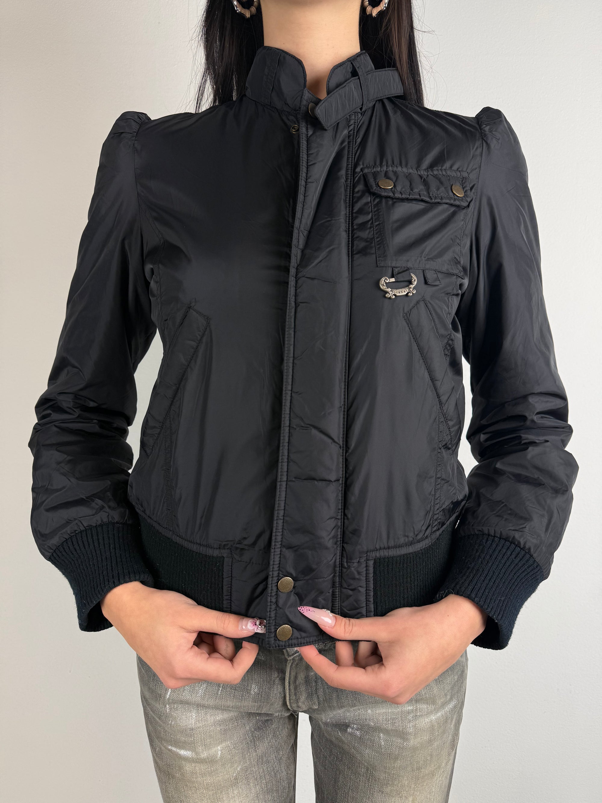 Tragebild von einer Vintage Diesel Black Jacket von vorne