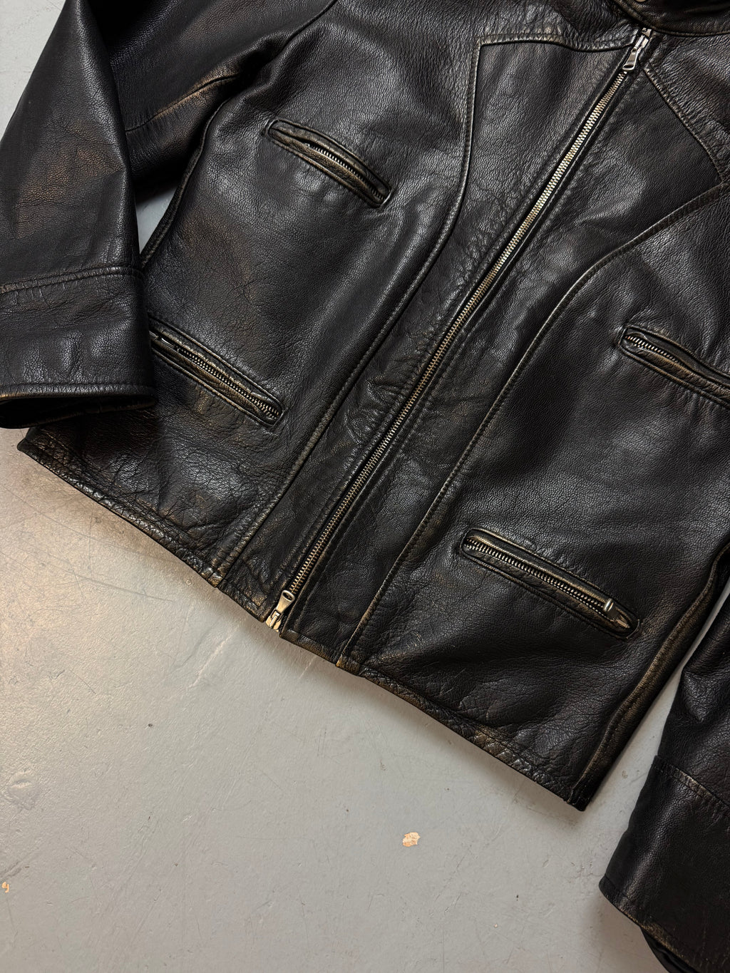 Vintage Sonny Bono Italian Leather Jacket  mit Silver Details für Herren. Y2K Second Hand 2000s Fashion