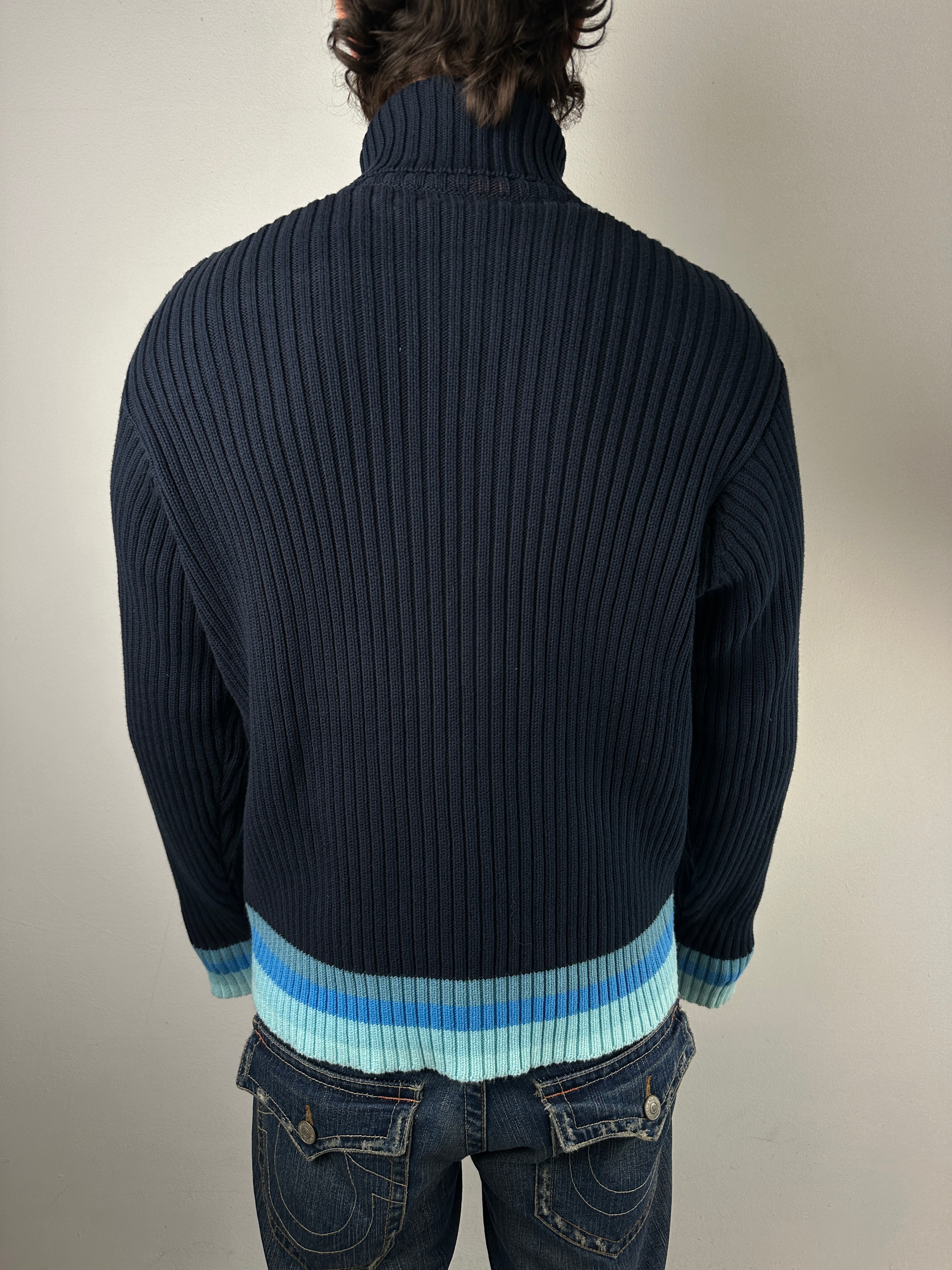 Vintage Adidas Dark Blue Knit Sweater 2005 mit hellblauen Details für Herren. Y2K Second Hand 2000s Fashion