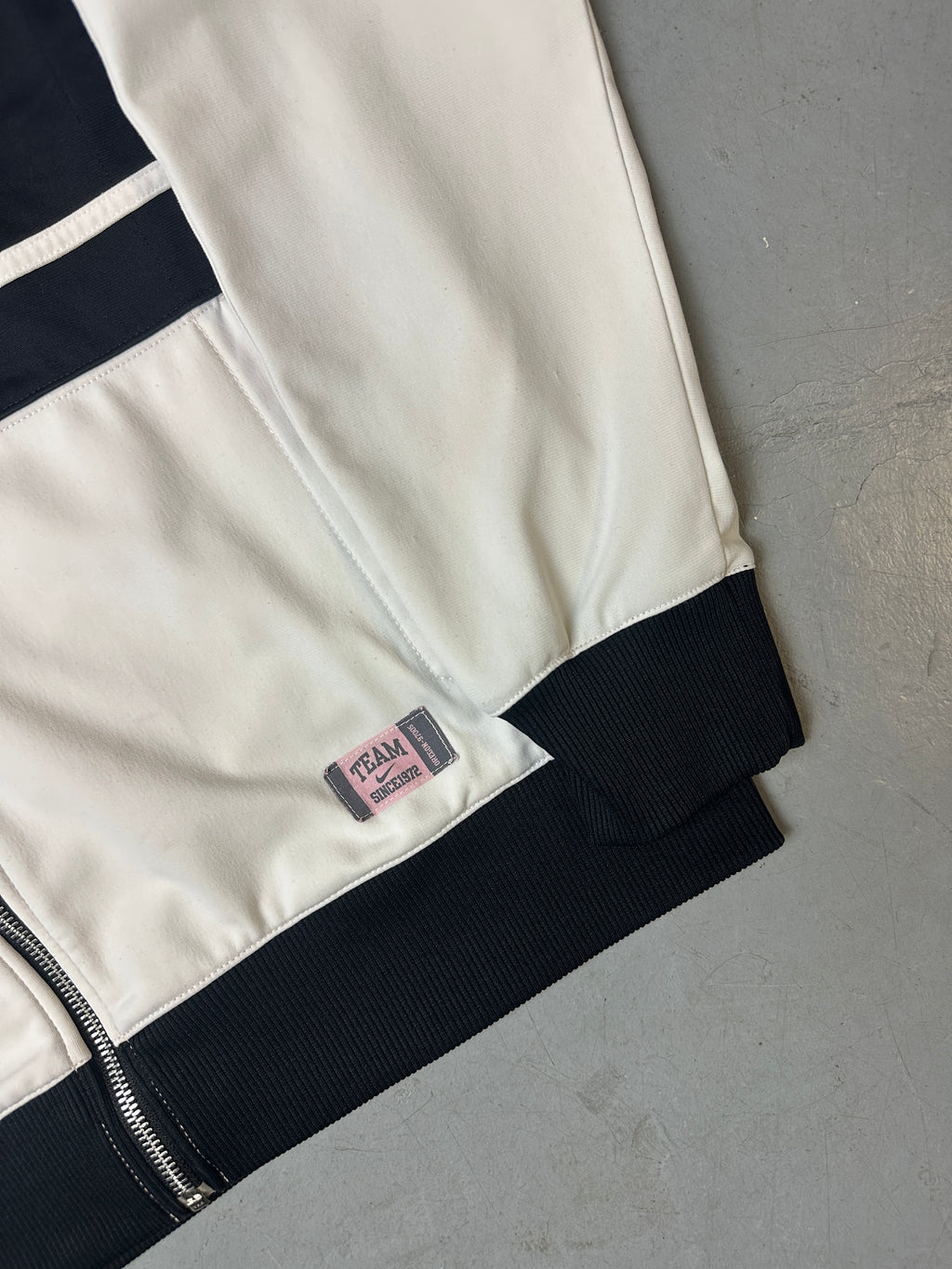 Detailbild von Vintage Nike Track Jacket von vorne