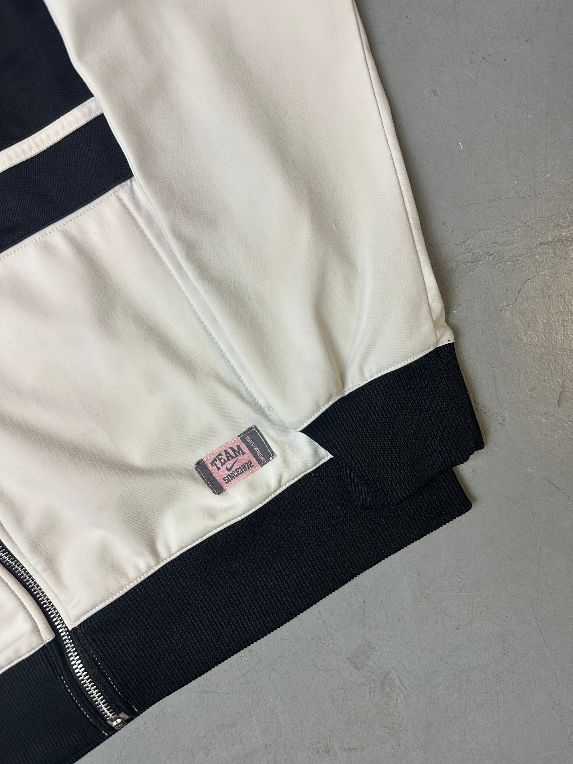 Detailbild von Vintage Nike Track Jacket von vorne