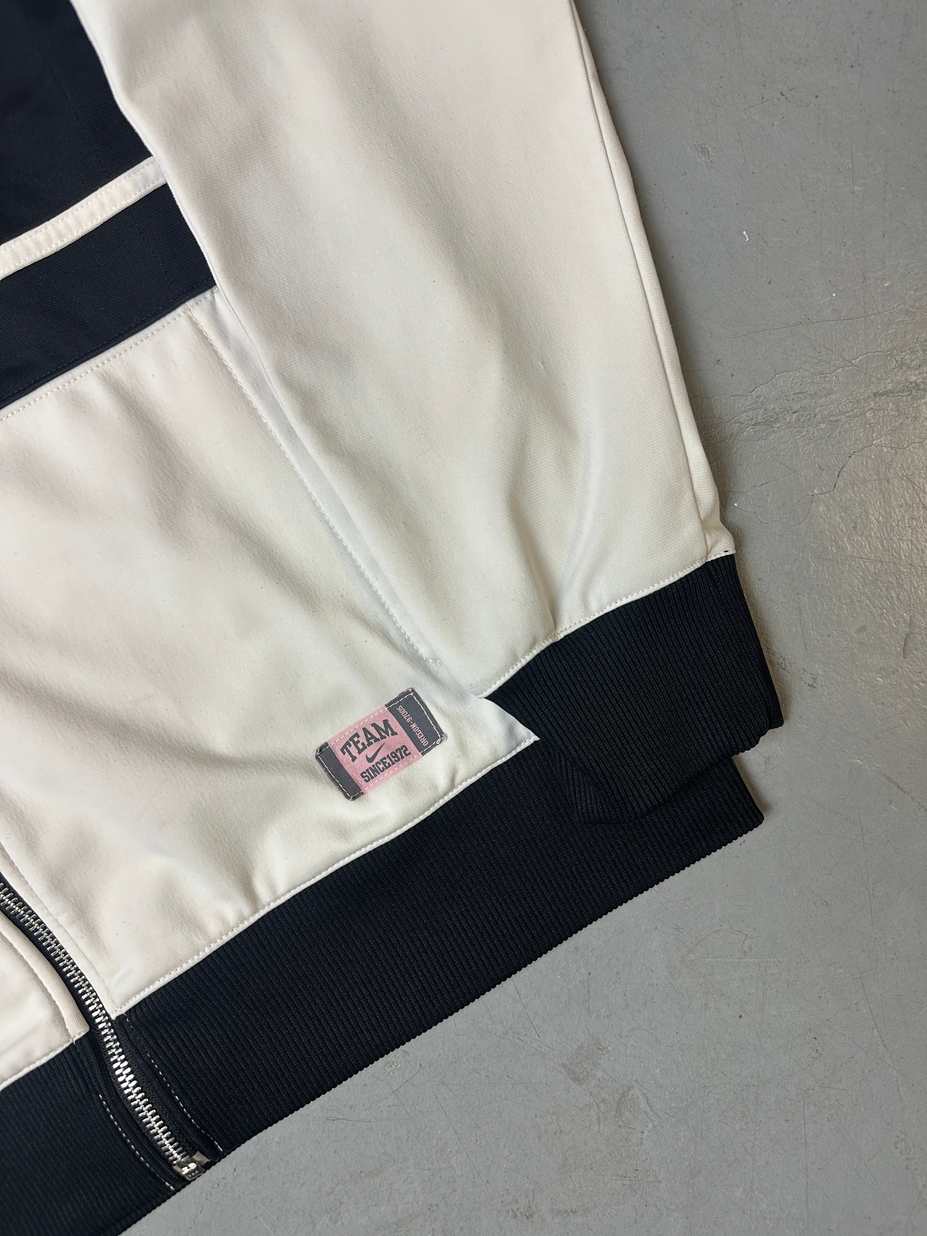 Detailbild von Vintage Nike Track Jacket von vorne