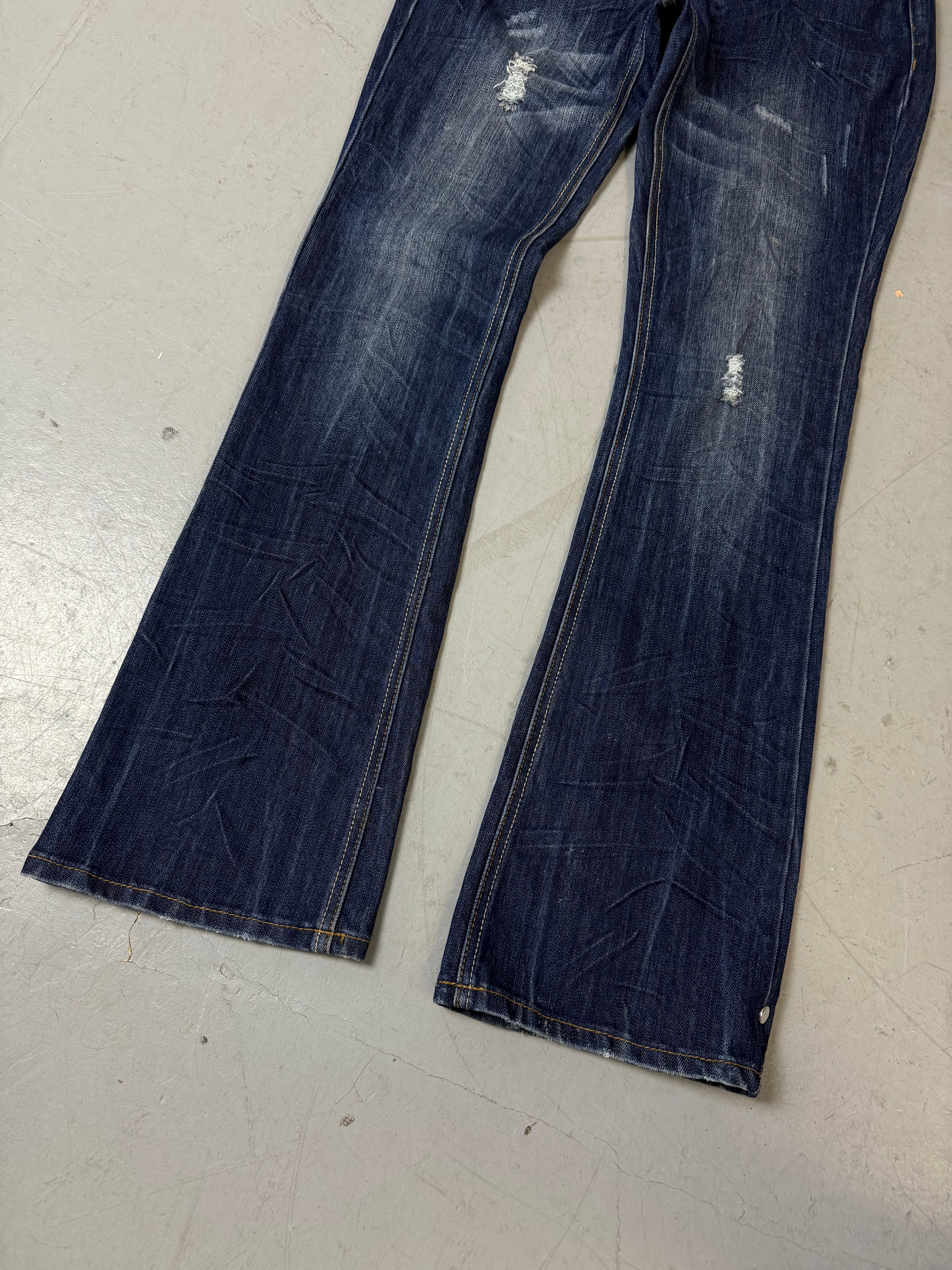 Eine dunkelblaue low waist denim bootcut von almost famous in S