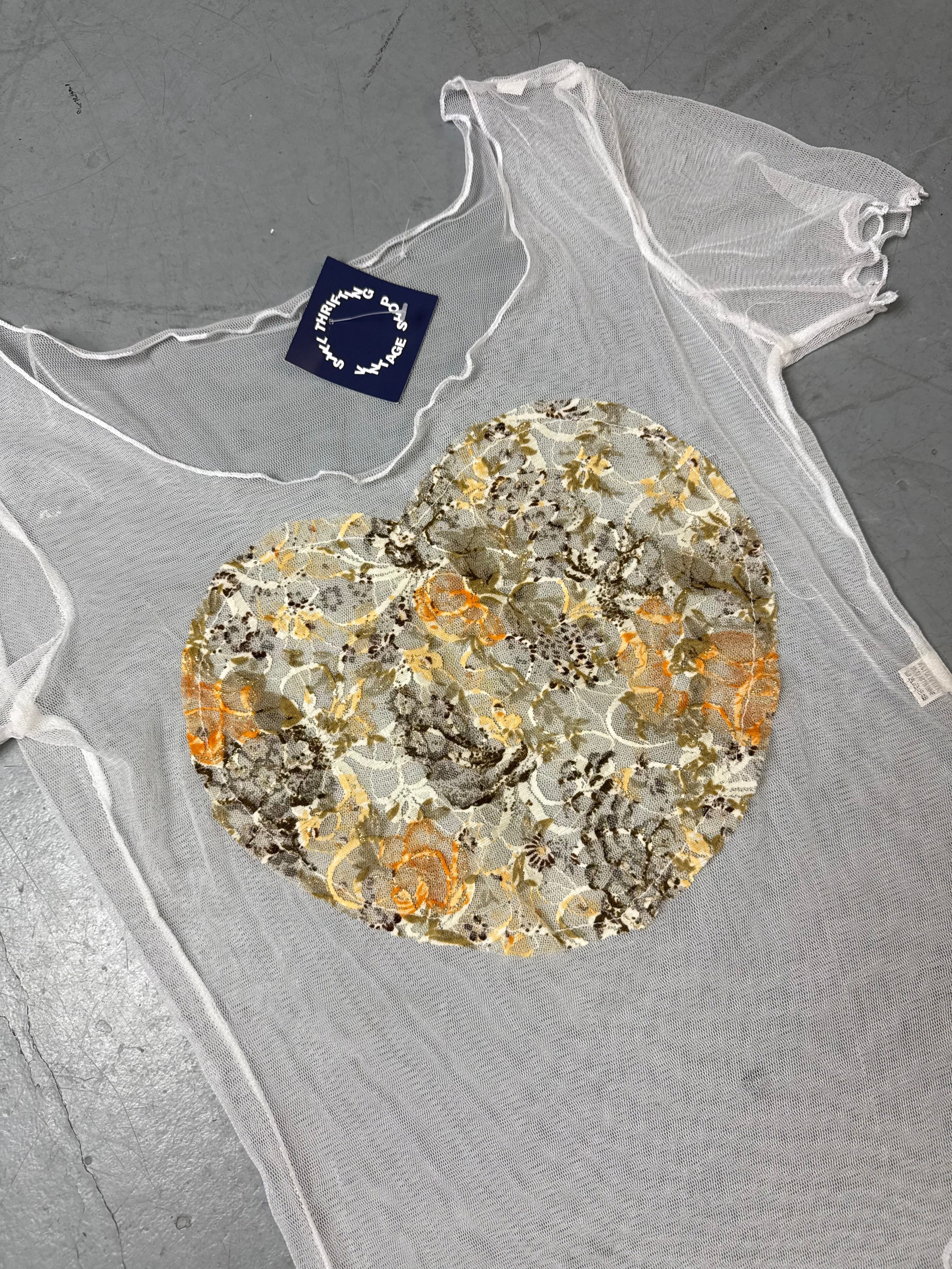 Detailbild von Vintage White Heart Embroidery Mesh T-Shirt M von vorne