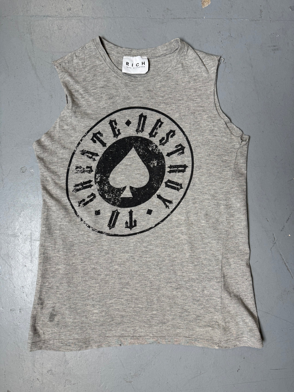 Vintage Richmond Grey Printed Tank Top für Damen. Y2K Secondhand 2000s Fashion.