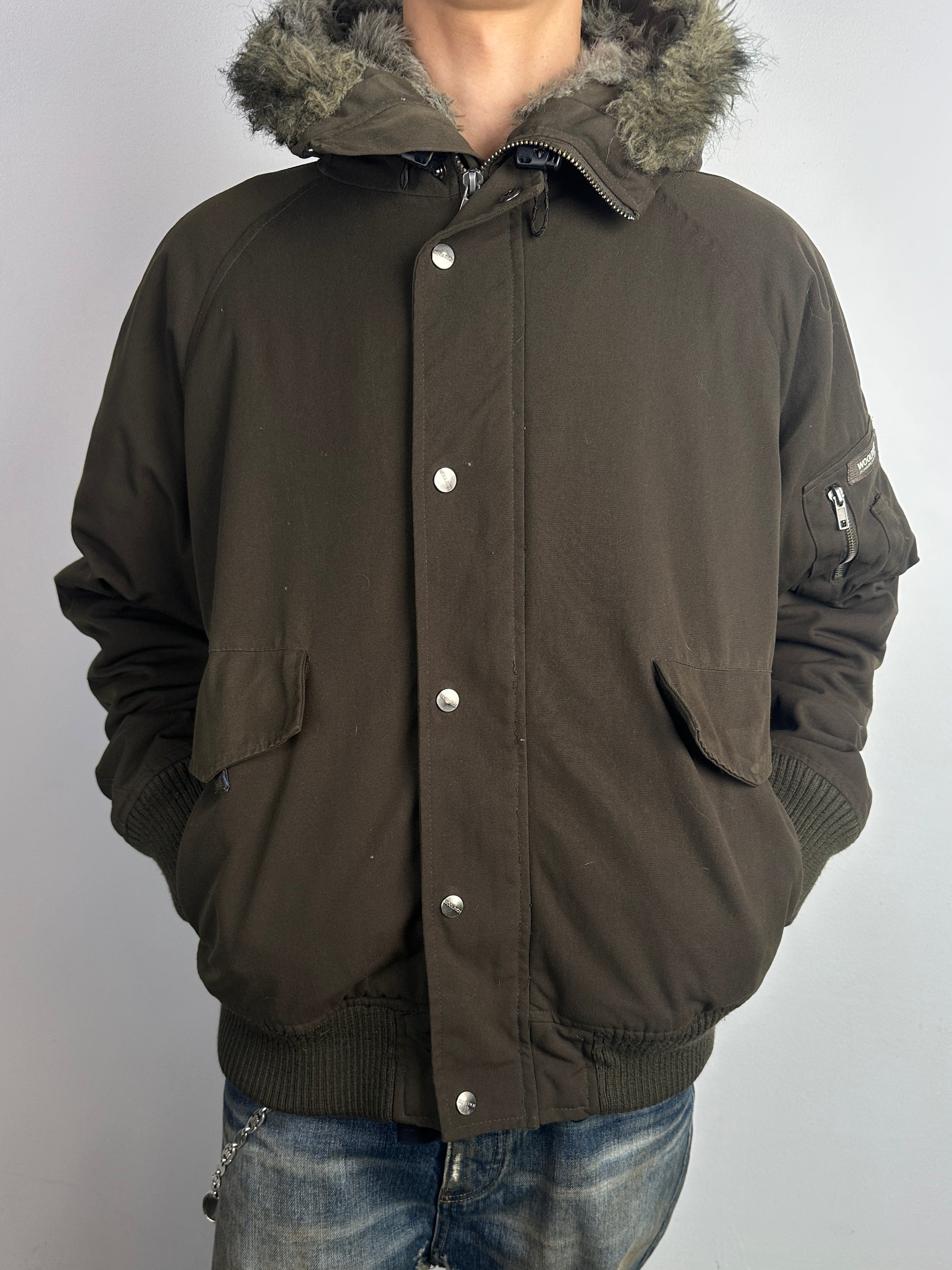 Tragebild von Vintage Woolrich Brown Winter Jacket von vorne 