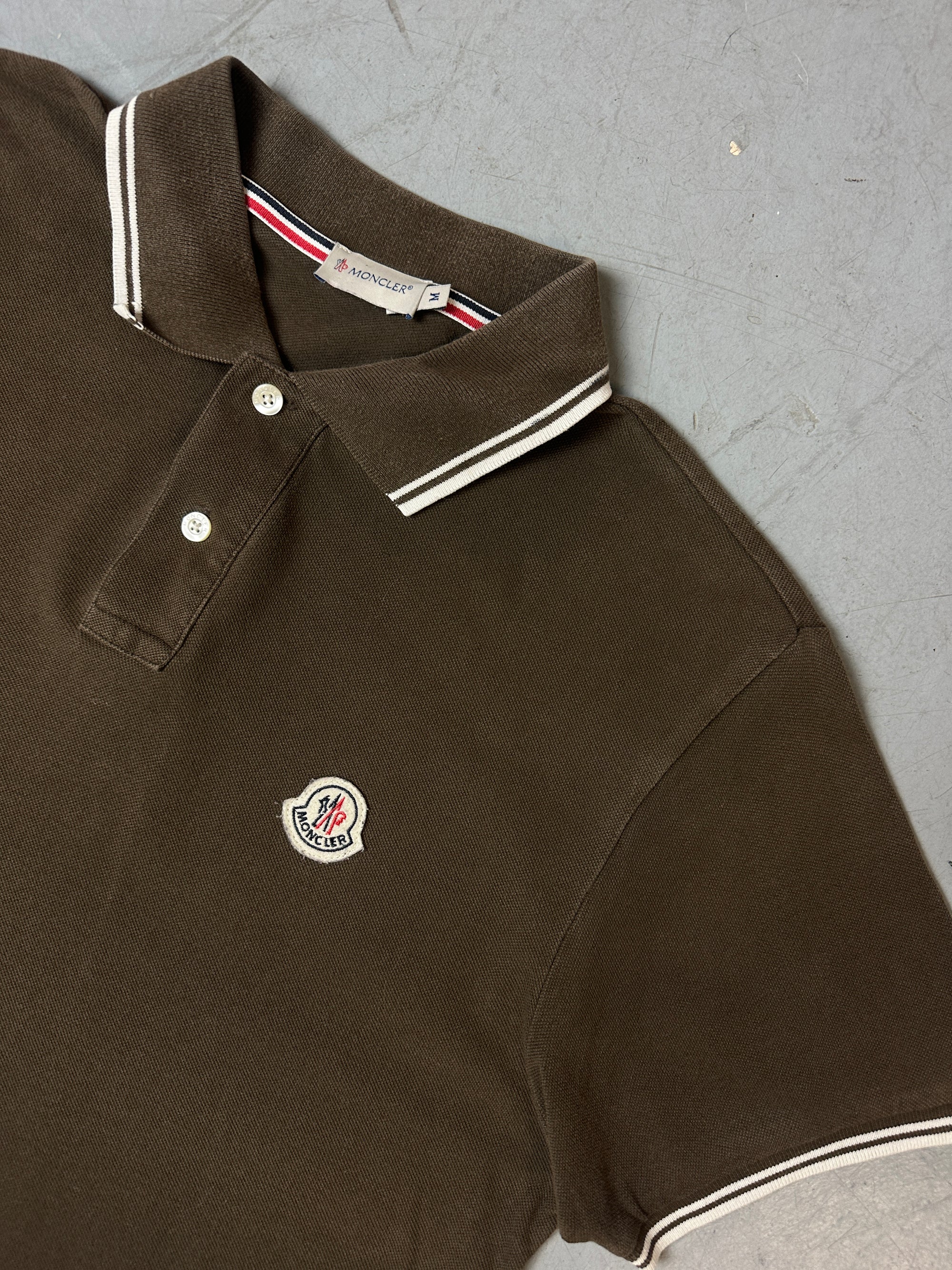 Detailbild von Vintage Brown Moncler Polo von vorne