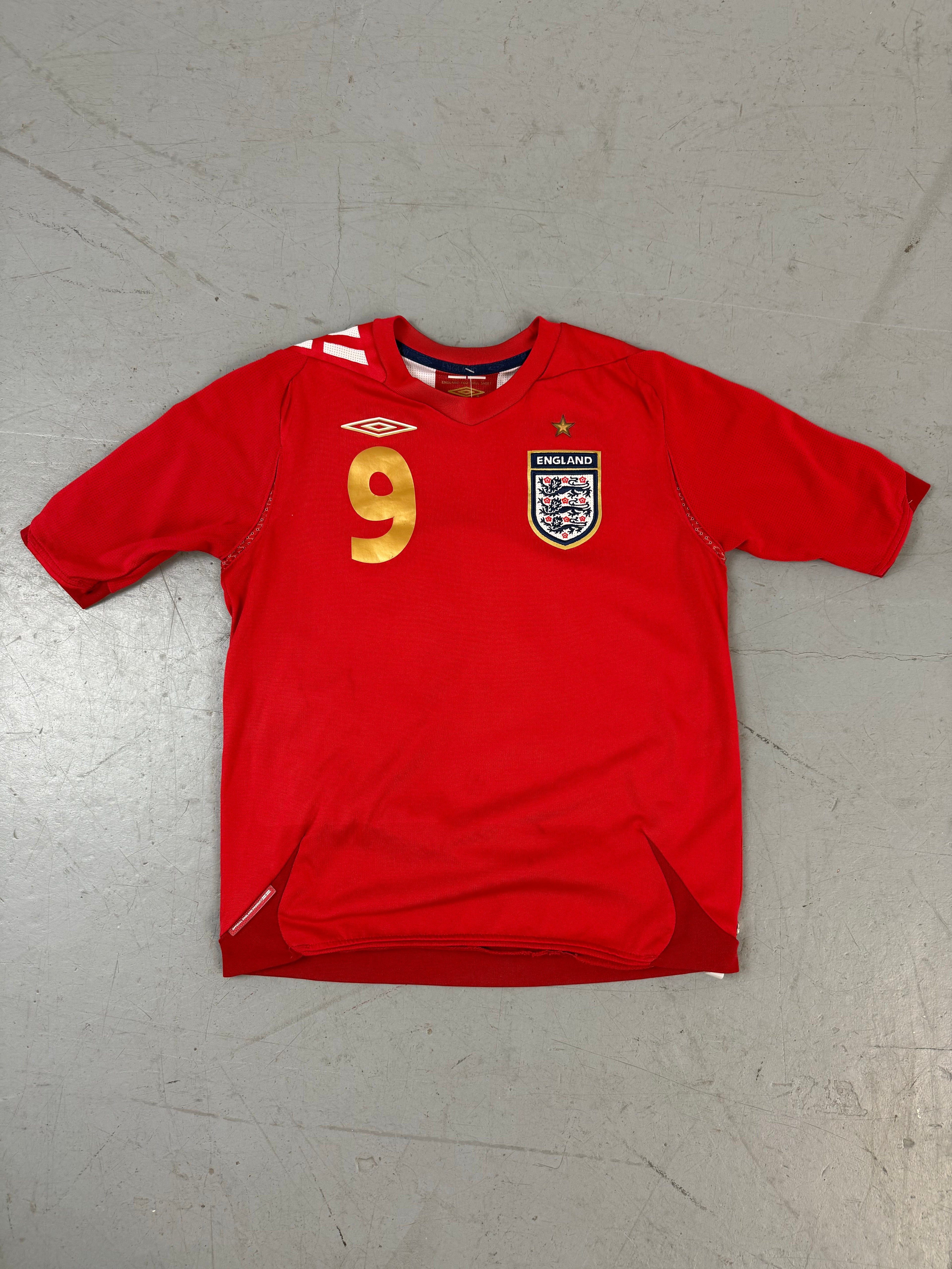 Vintage Umbro England 06-08 Away Jersey für Männer. Secondhand Y2K 2000s Fashion