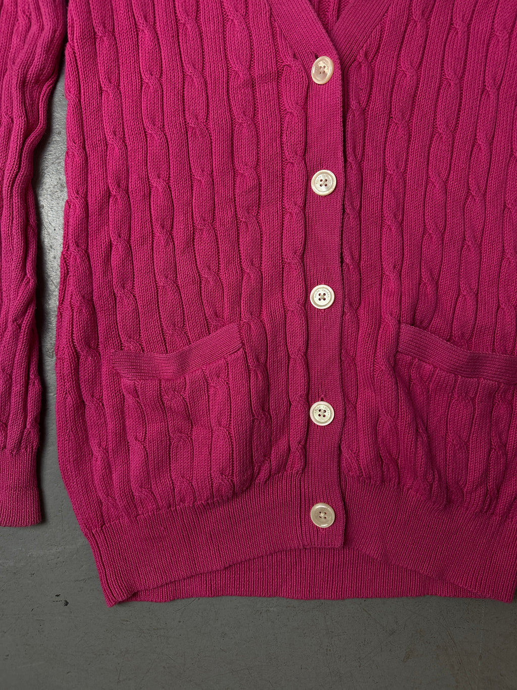 Detailliertes Produktbild von Vintage Pink Polo Ralph Lauren Cardigan S von vorne