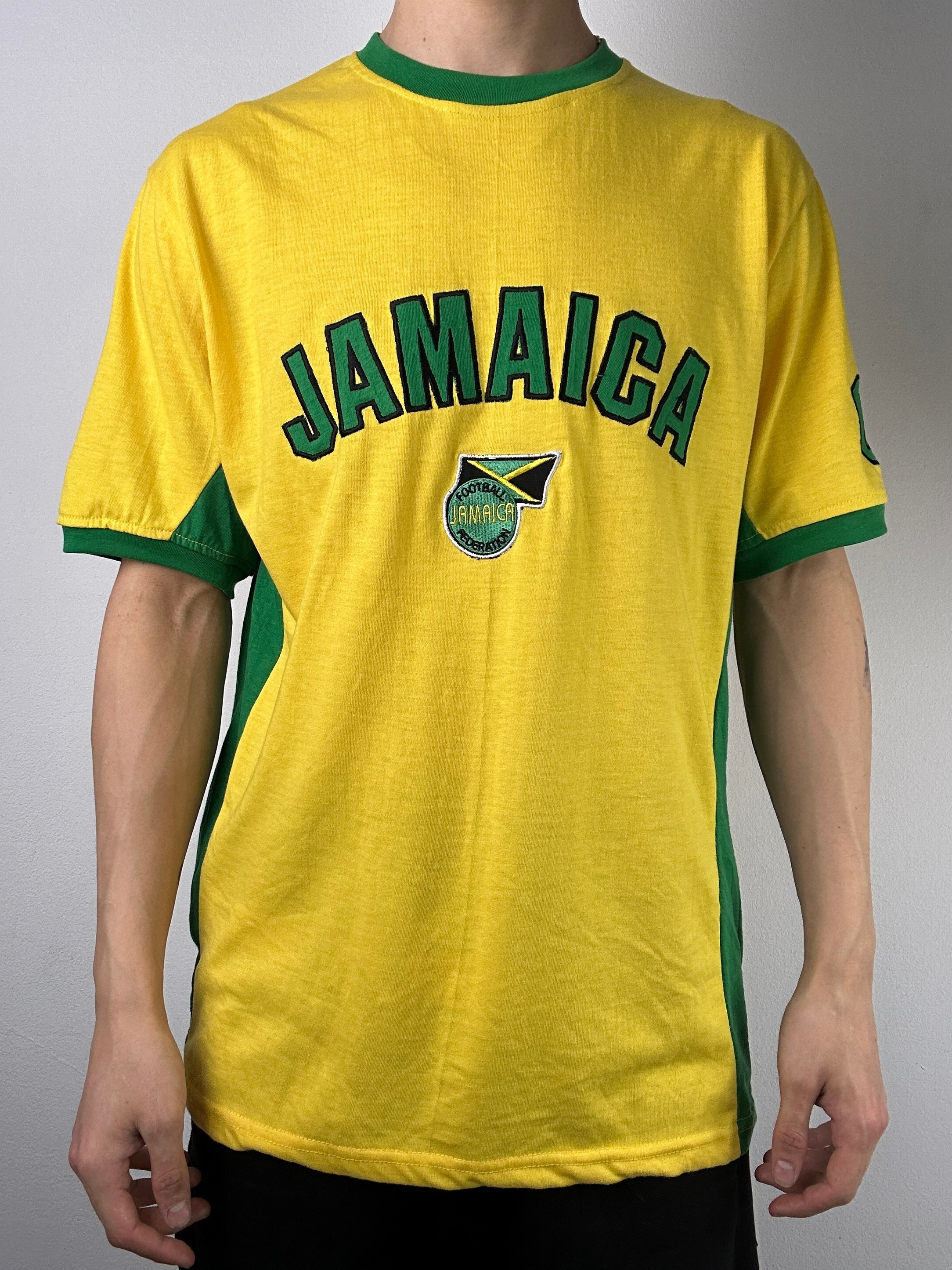 Vintage Jamaica Printed T-Shirt in gelb und grün für Herren. Y2K Second Hand 2000s Fashion