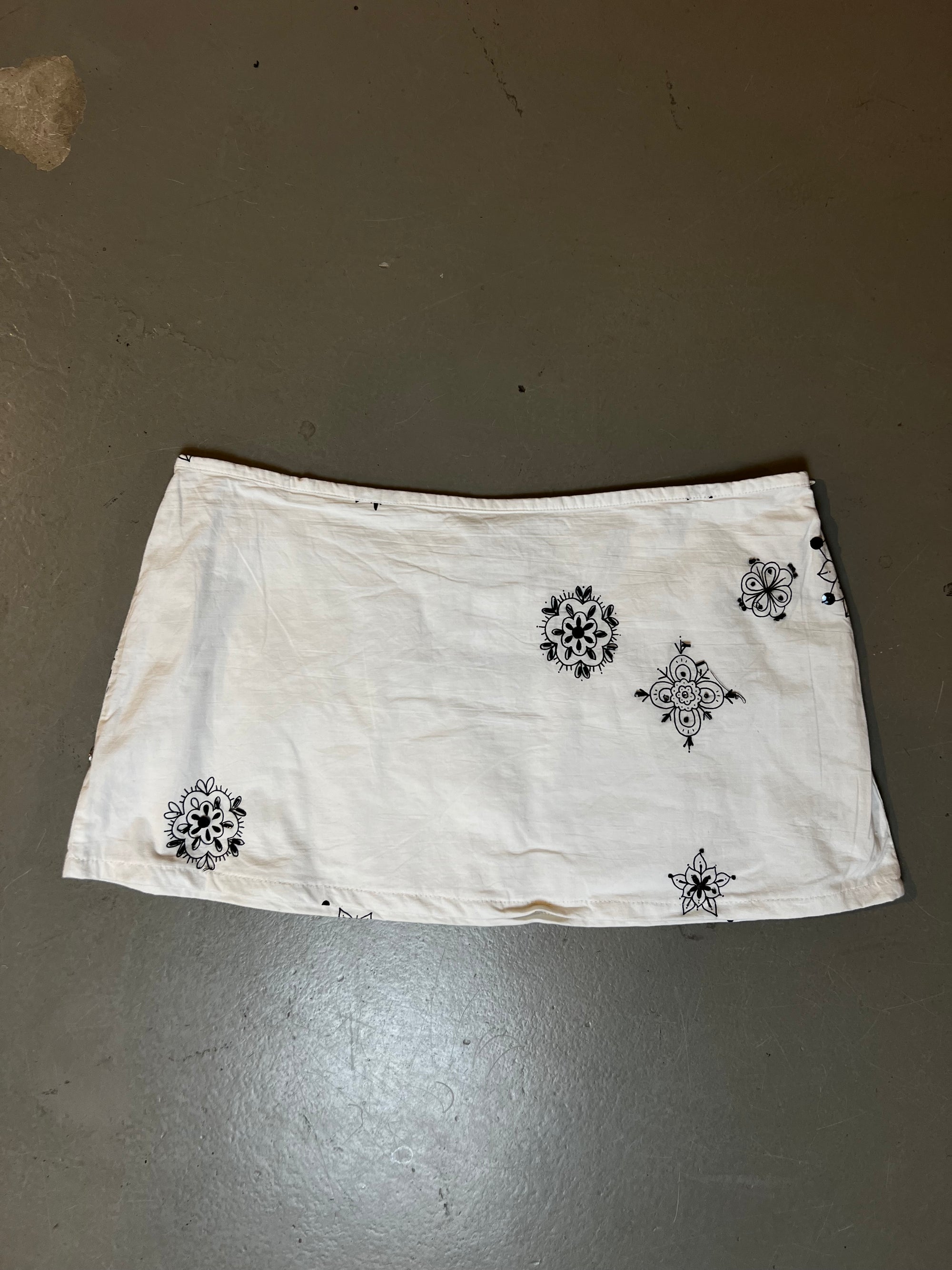 Vintage White Mini Skirt with Flowers S/M