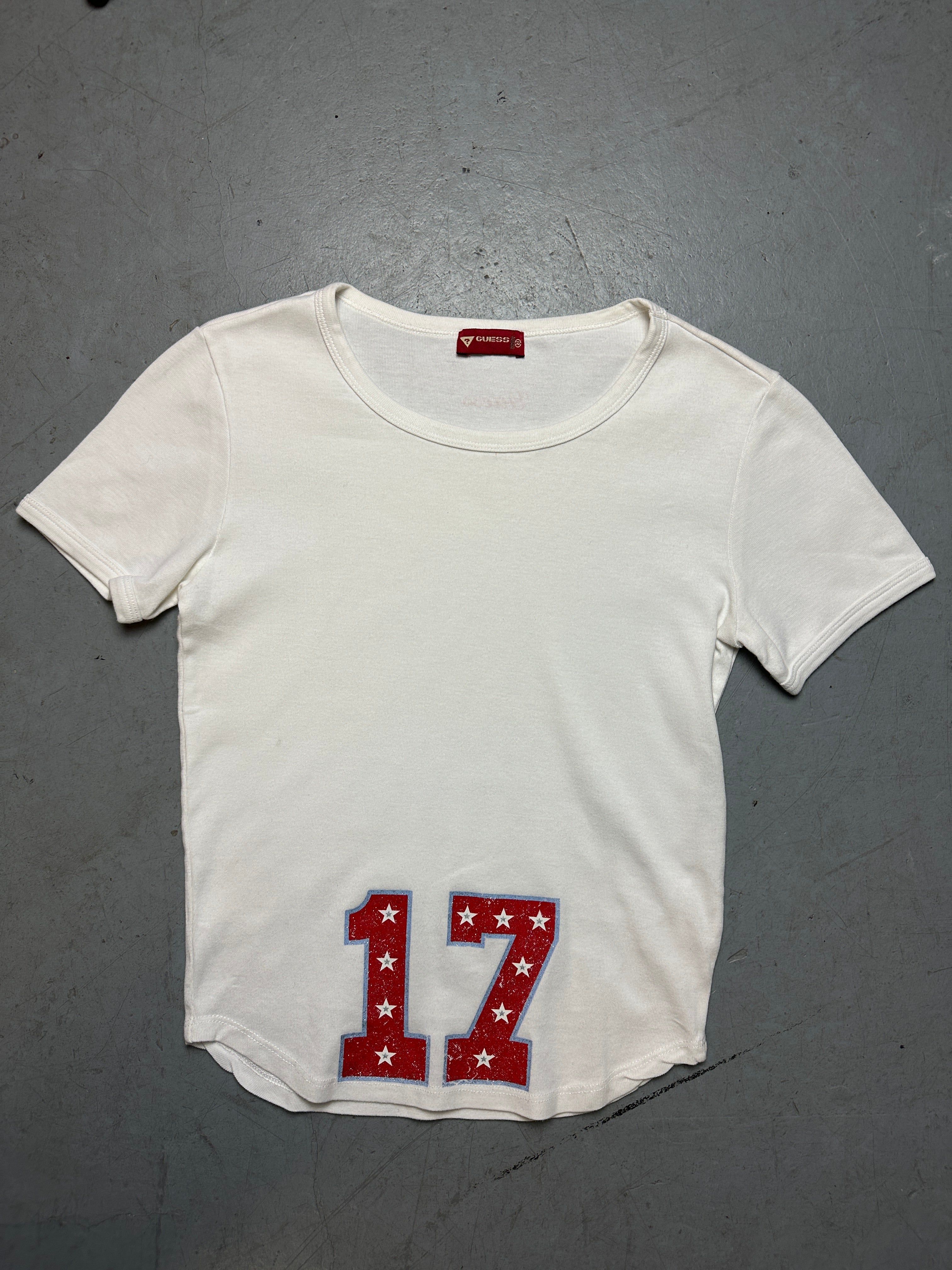 Produktbild von einem Vintage Guess Baby Tee von vorne