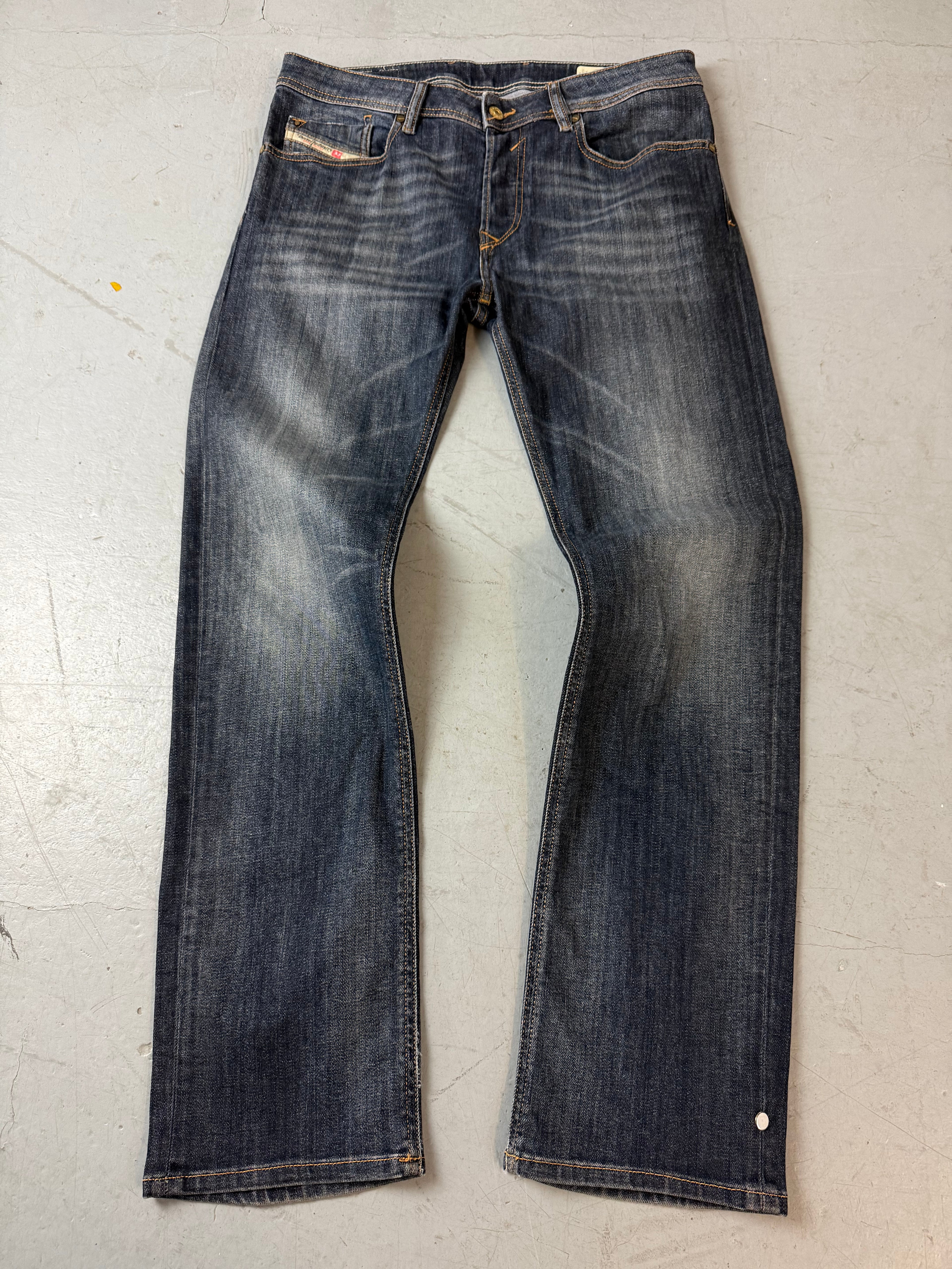 Vintage Diesel Waykee Straight Leg Jeans für Herren. Y2K Second Hand 2000s Fashion