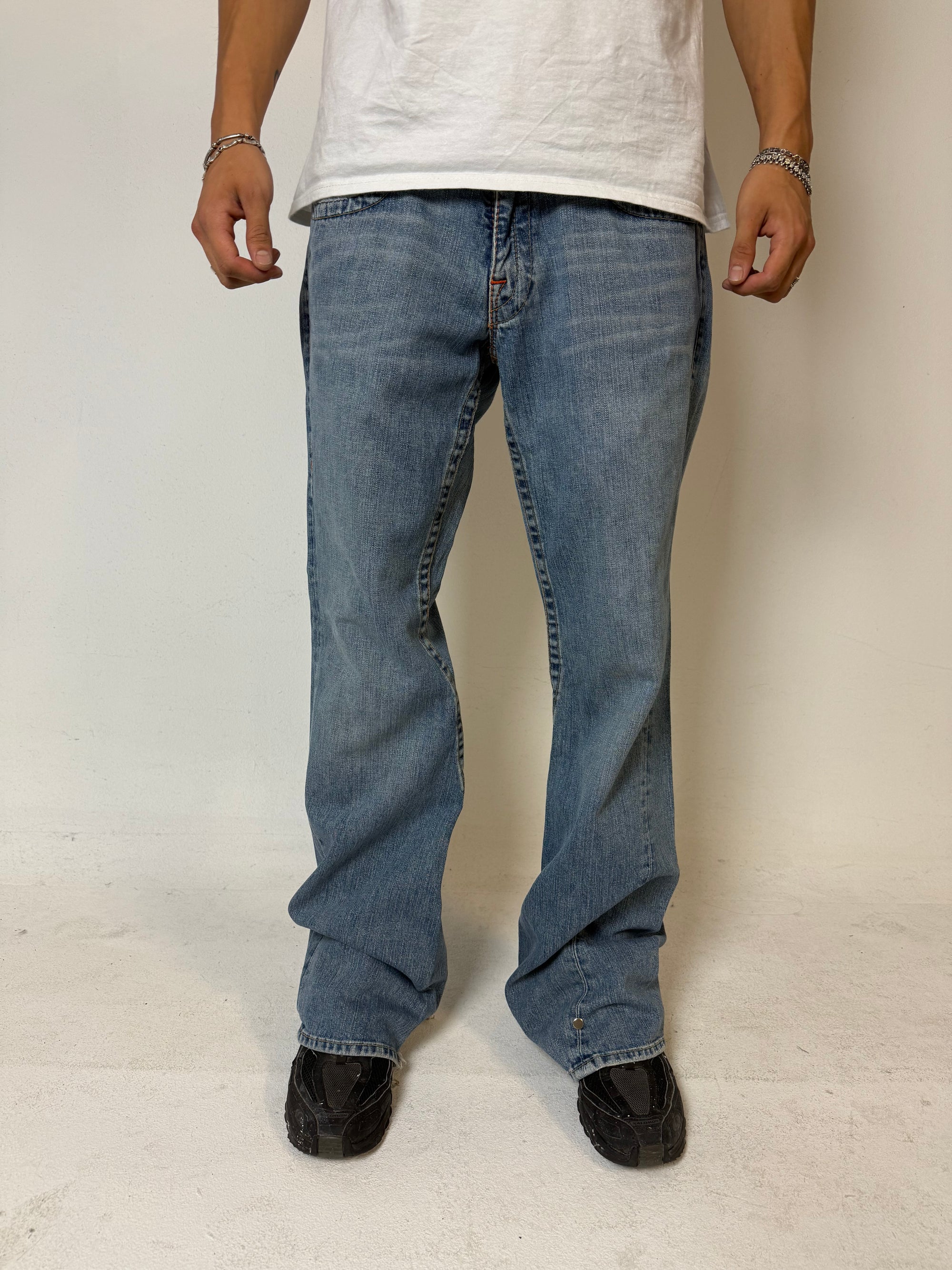 Eine vintage True religion baggy jeans mit Hufeisen stitching auf den Backpockets 