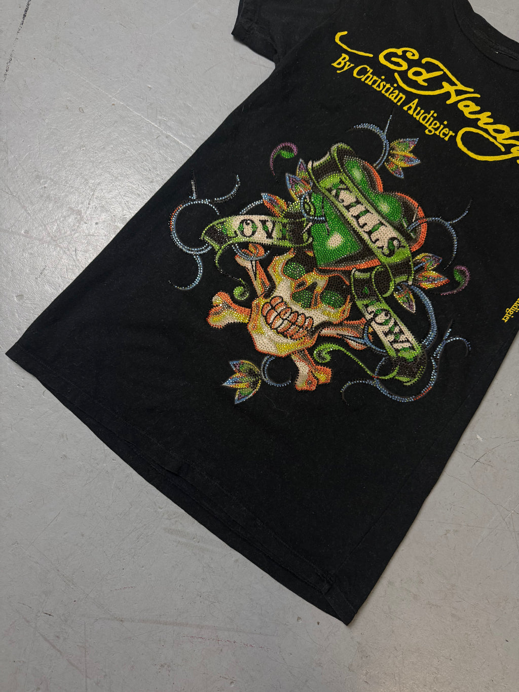 Detailliertes Produktbild von Vintage Ed Hardy Love Kills Slowly Printed T-Shirt S/M von vorne