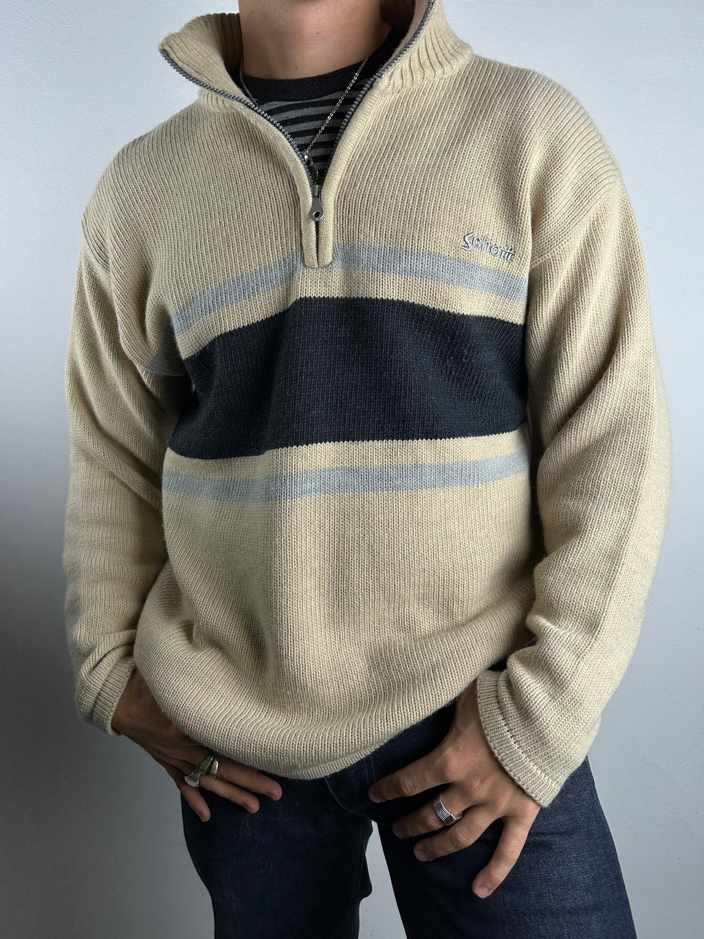 Tragebild von einem Vintage Schott Knit Half Zip Sweater von vorne