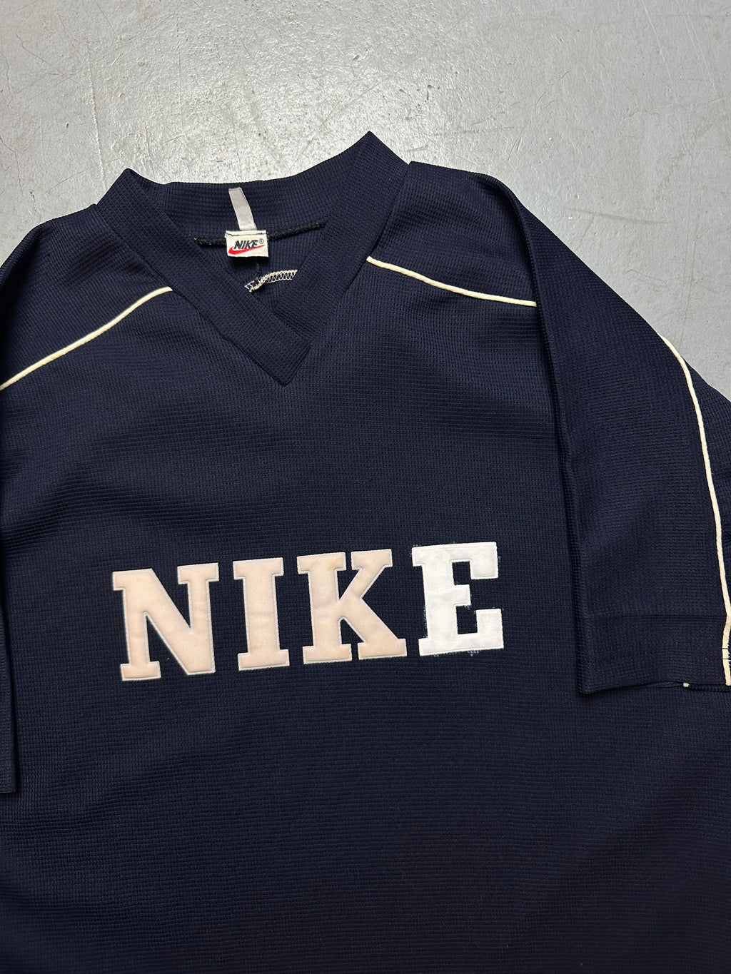 Detailbild von einem Vintage Nike Blue T-Shirt von vorne 
