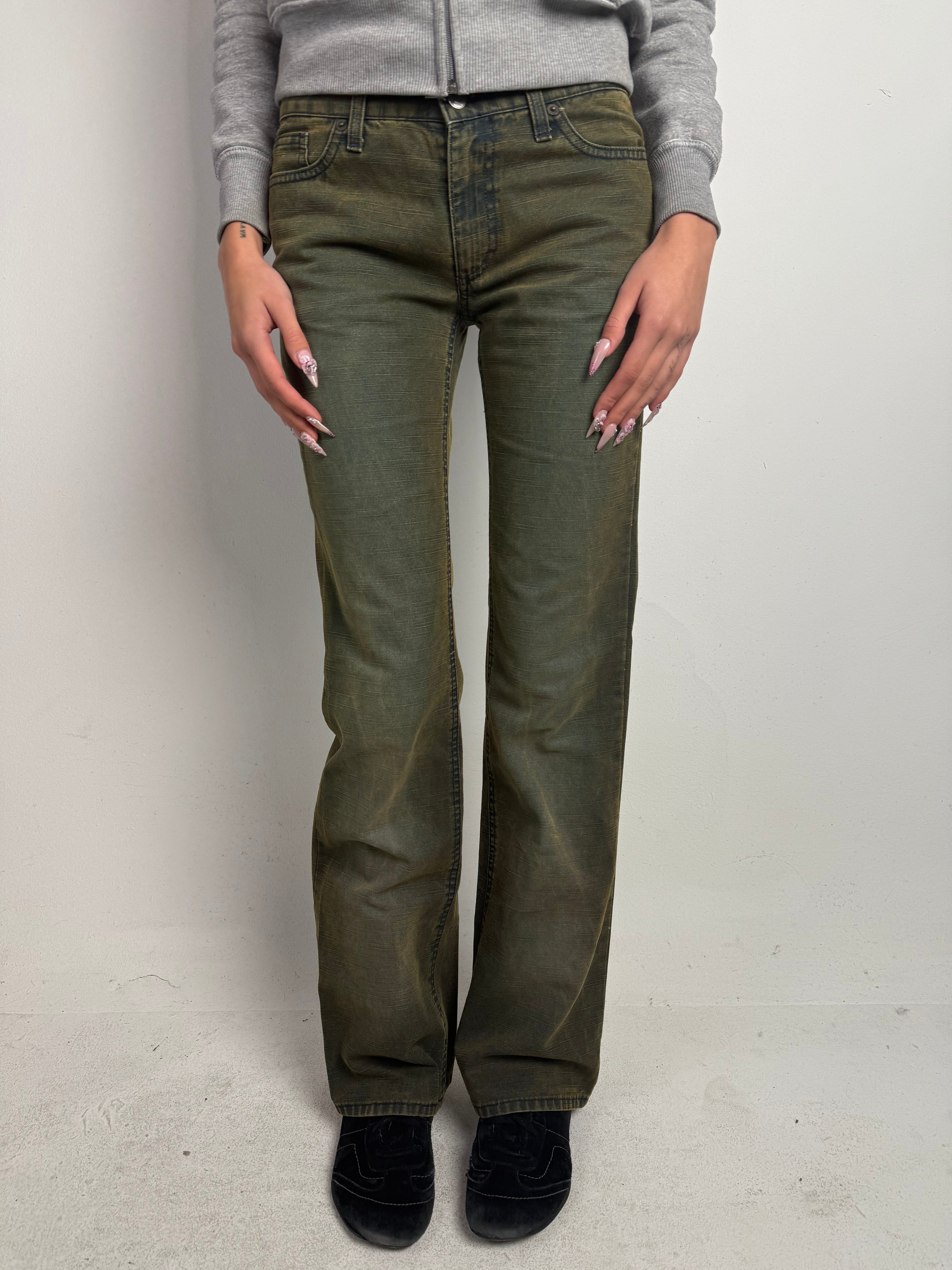 Tragebild von einer Vintage Fornarina Mid Waist Green Bootcut Jeans von vorne