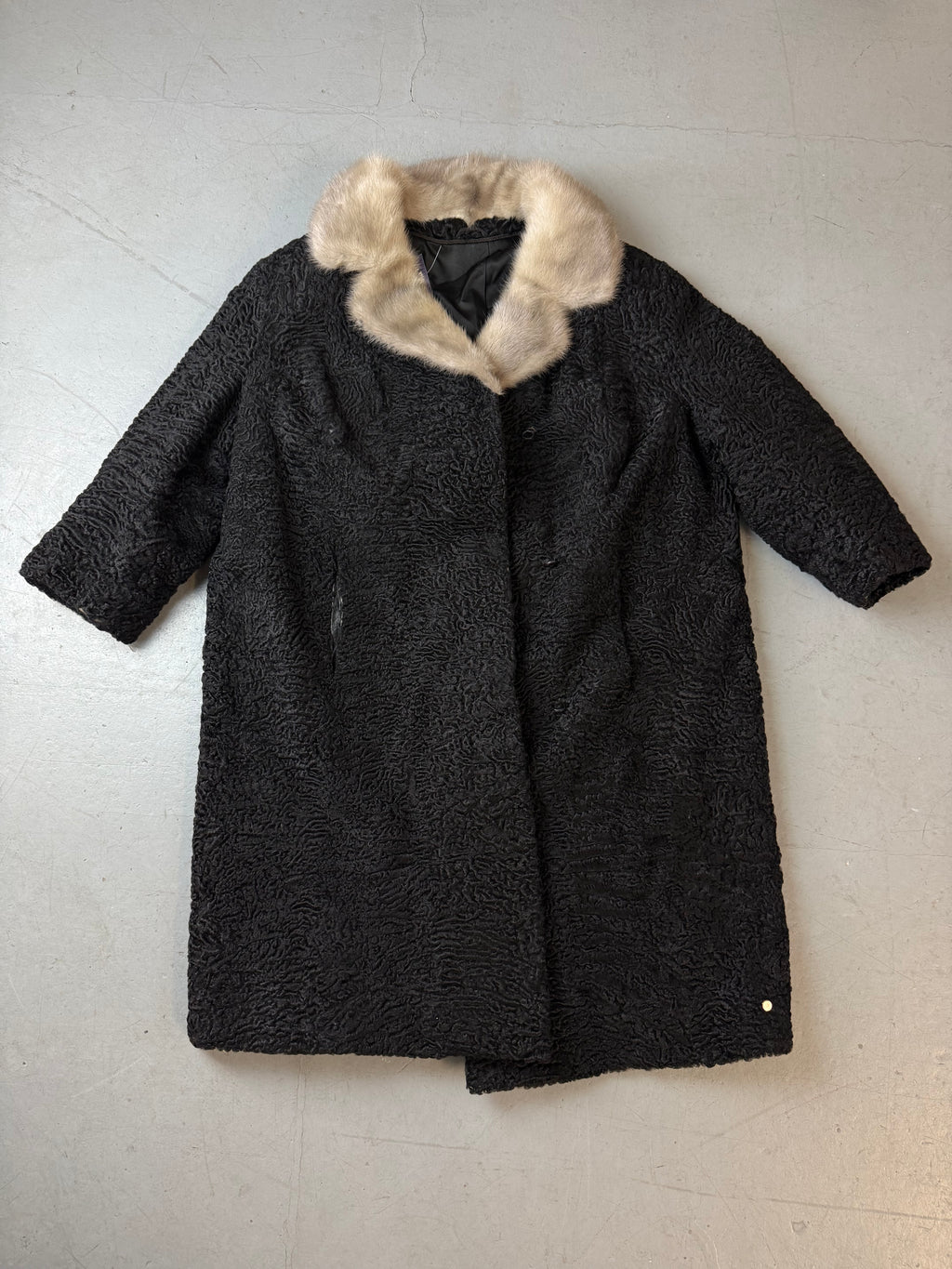 Vintage Black Short Sleeve Coat with Fur Collar für Damen. Y2K 2000s Fashion.