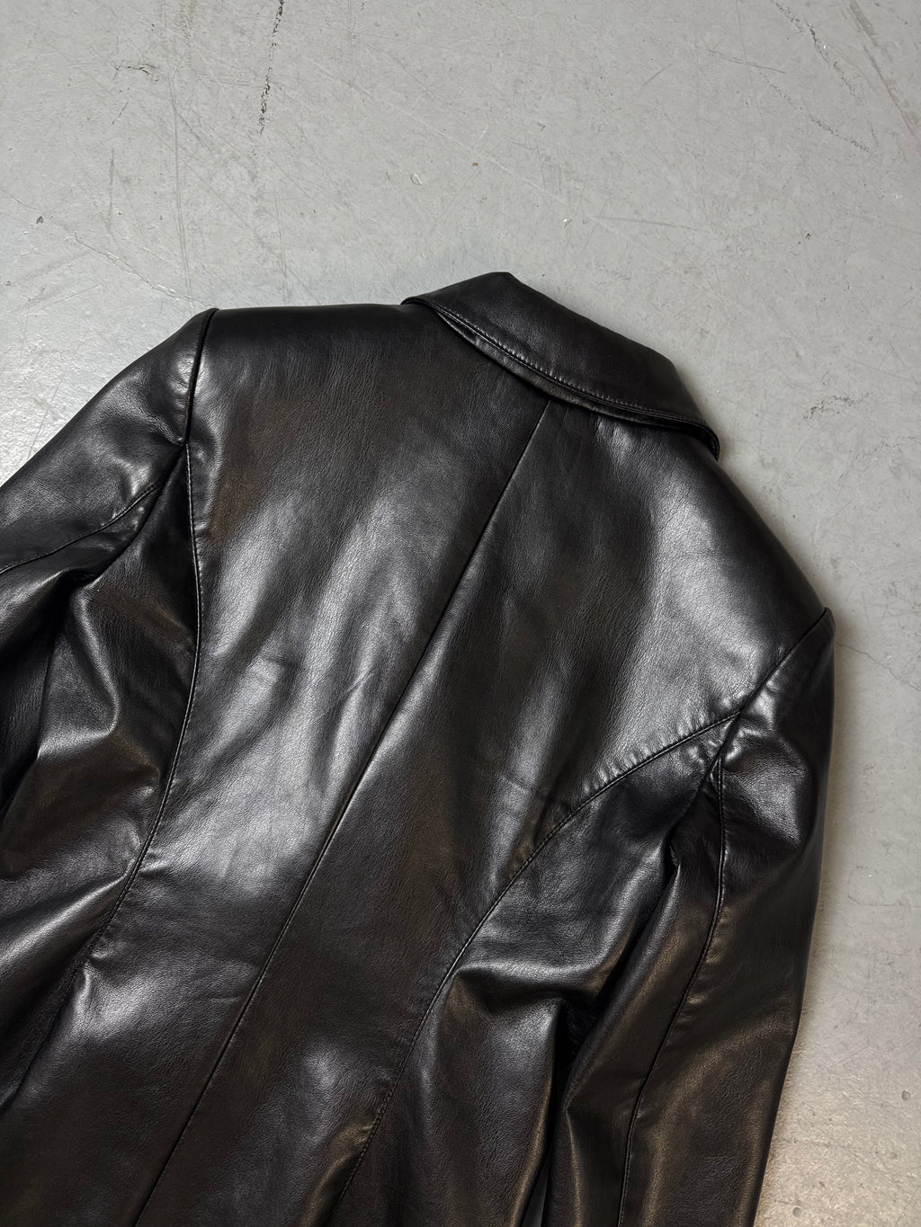 Ein schwarzer faux Leder Blazer von Guss vintage Y2K 