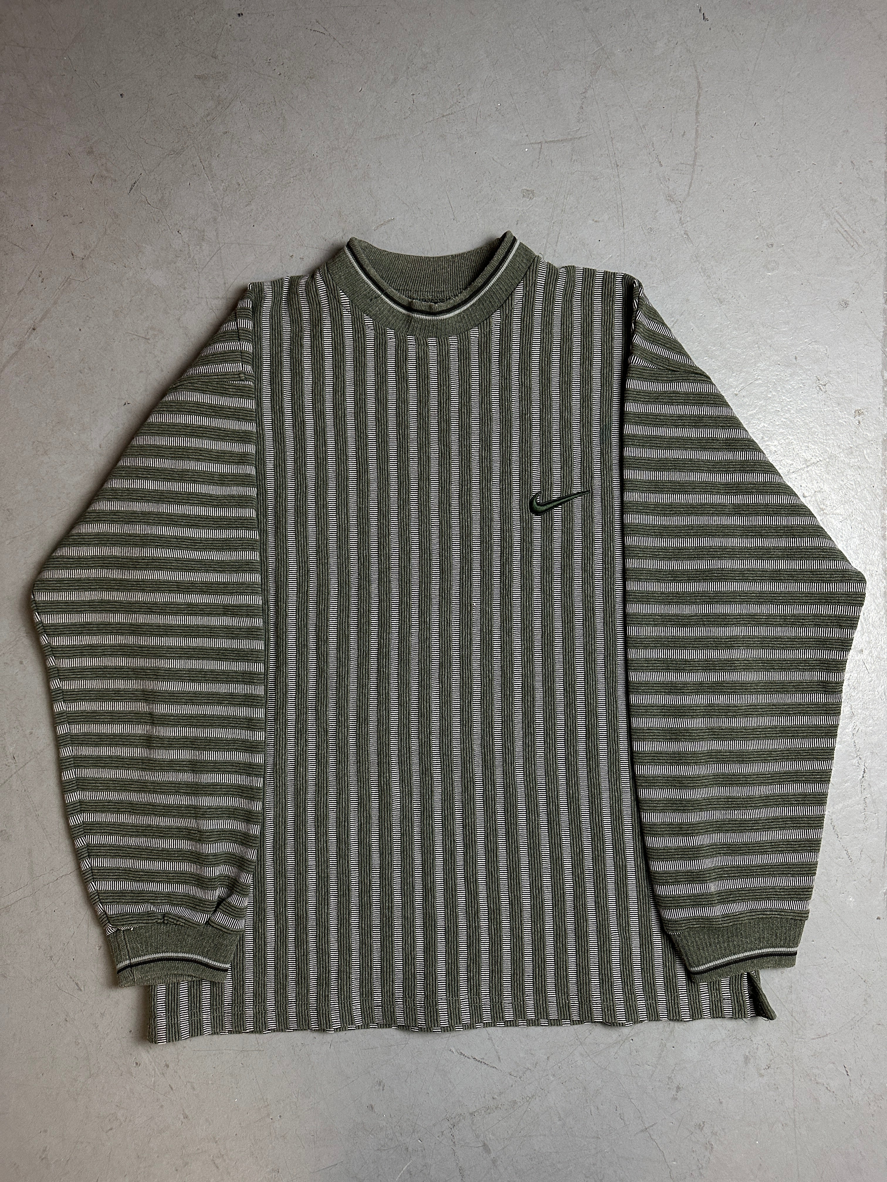 Produktbild von Vintage Nike Green Striped Sweater von vorne