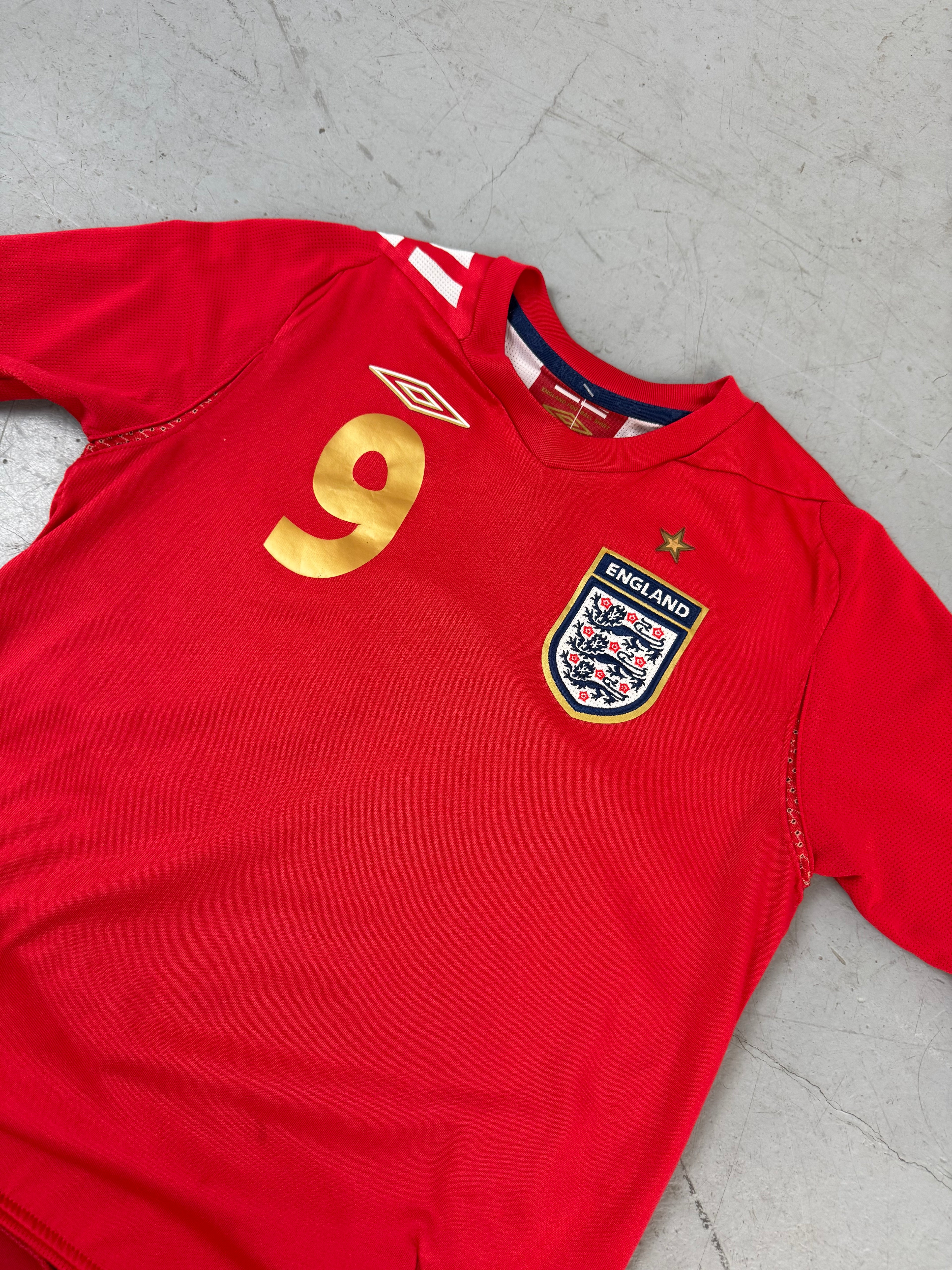 Vintage Umbro England 06-08 Away Jersey für Männer. Secondhand Y2K 2000s Fashion