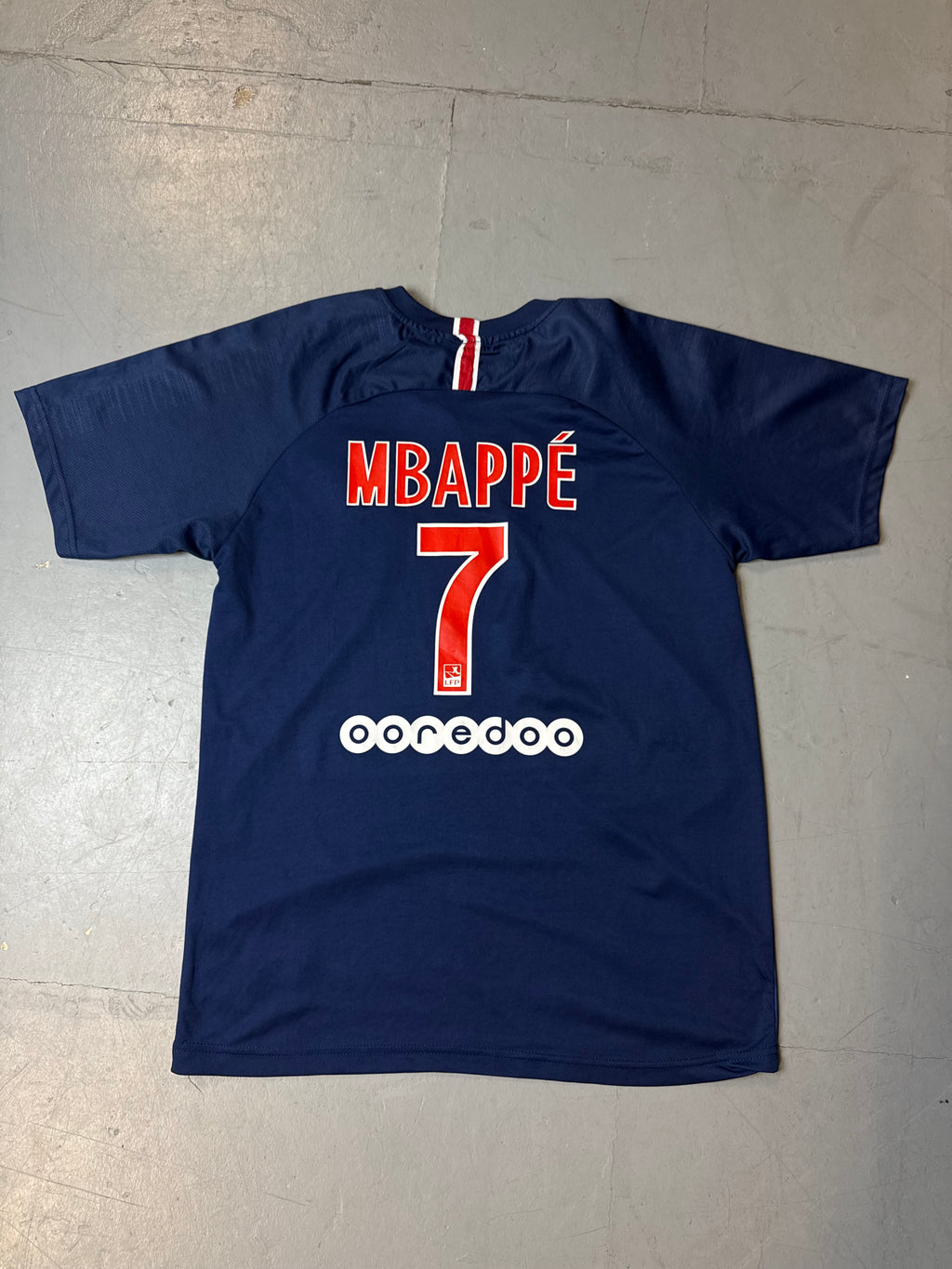 Vintage Nike Paris Saint-Germain 18/19 Home Jersey Mbappé L