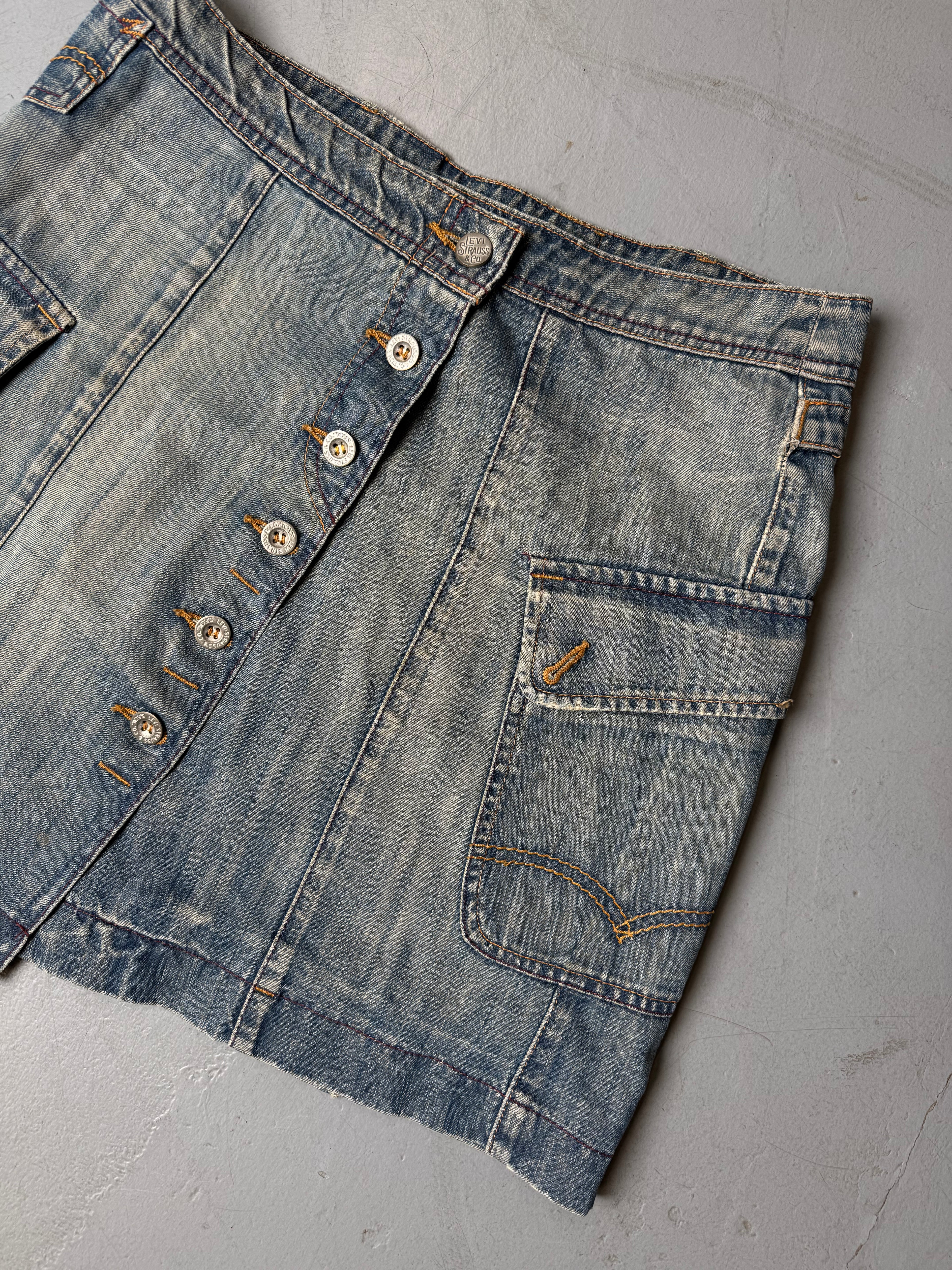 Vintage Levi’s Button Up Midi Denim Skirt für Damen. Y2K Secondhand 2000s Fashion.