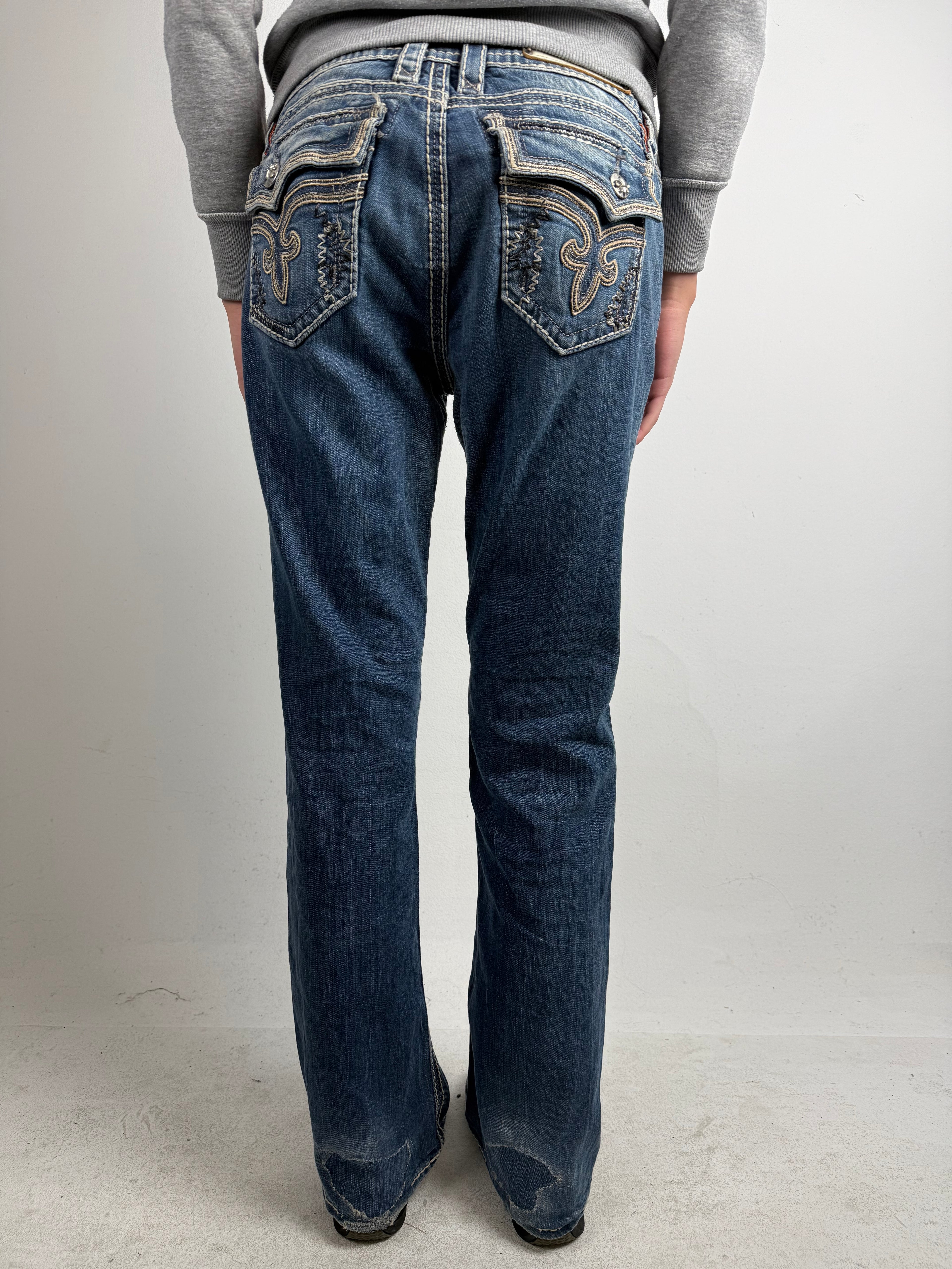Tragebild von einer Vintage Rock Revival Bootcut Low Waist Denim von hinten