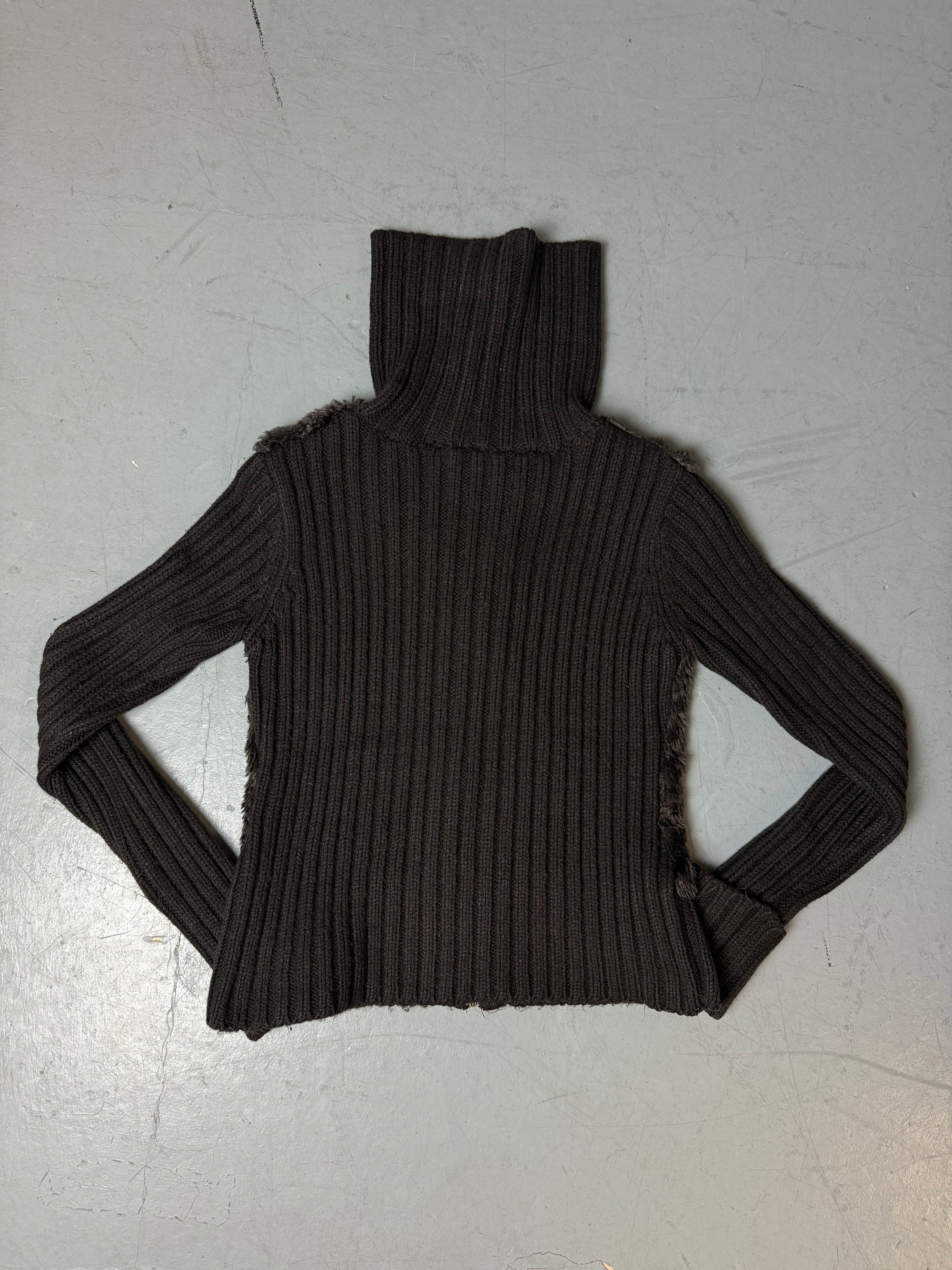 Ein brauner turtleneck knit zipper mit faux fur Brust 