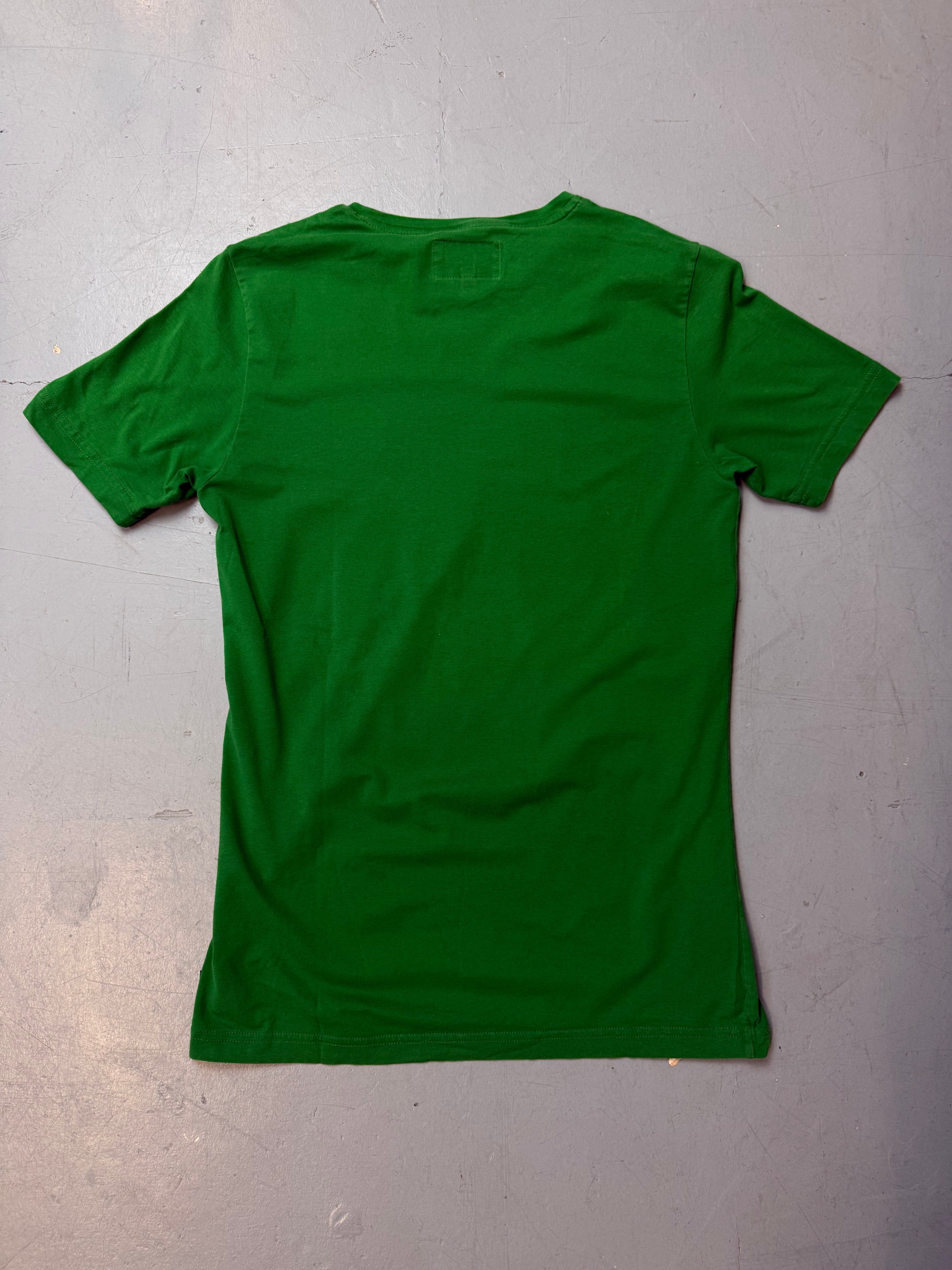 Vintage Armani Jeans Green and Yellow T-Shirt für Herren. Y2K Second Hand 2000s Fashion