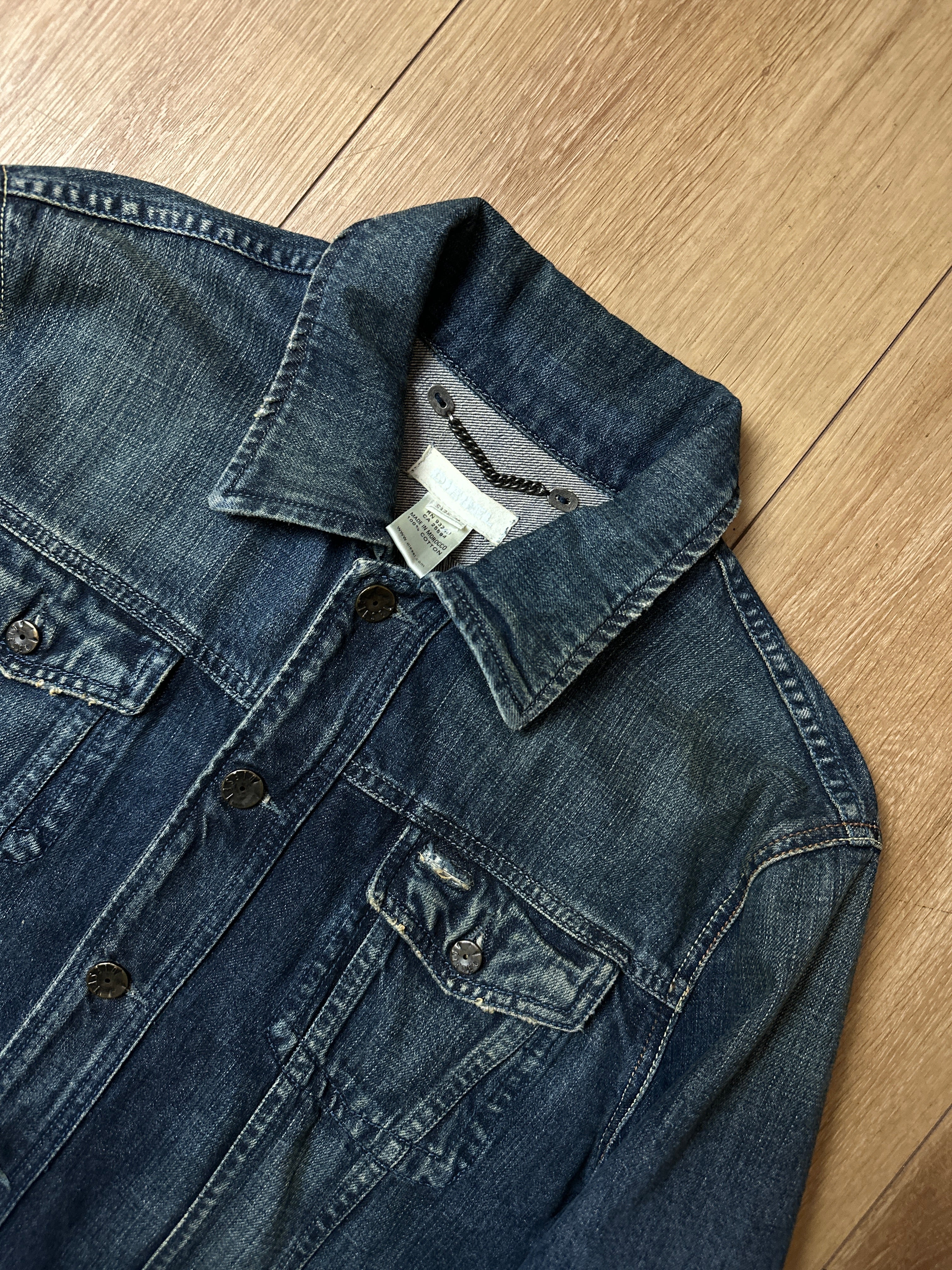 Detailbild von einer Vintage Diesel Denim Jacket von Kragen