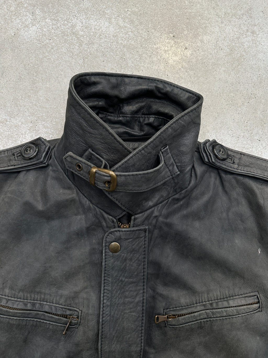 Vintage Grey Italian Leather Jacket Für Männer. Y2K Second Hand 2000s Fashion 