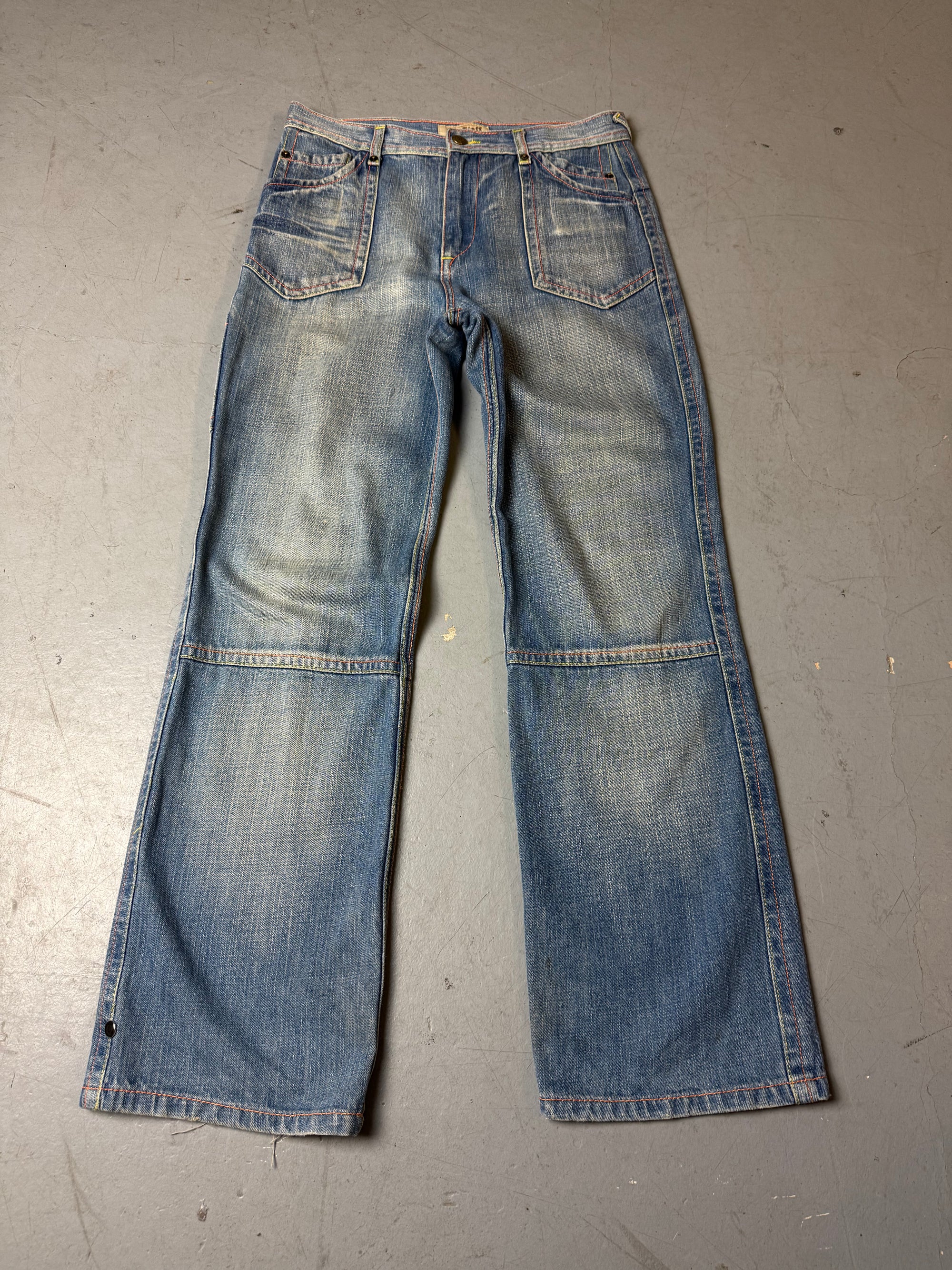 Produktbild von einer Vintage Please Light Blue Low Waist Jeans von vorne