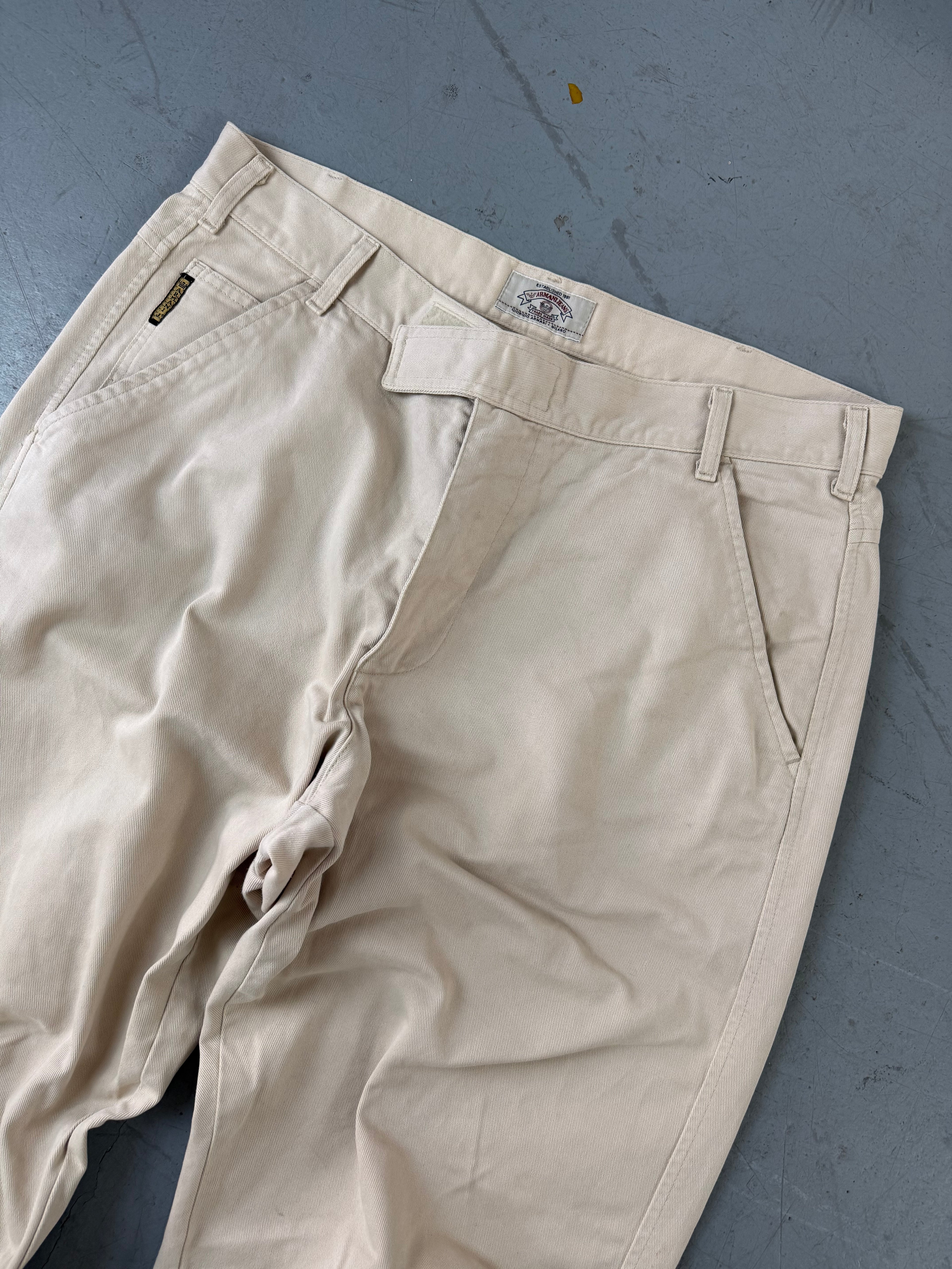 Vintage Armani Jeans Beige Straight Leg Pants für Herren. Y2K Second Hand 2000s Fashion