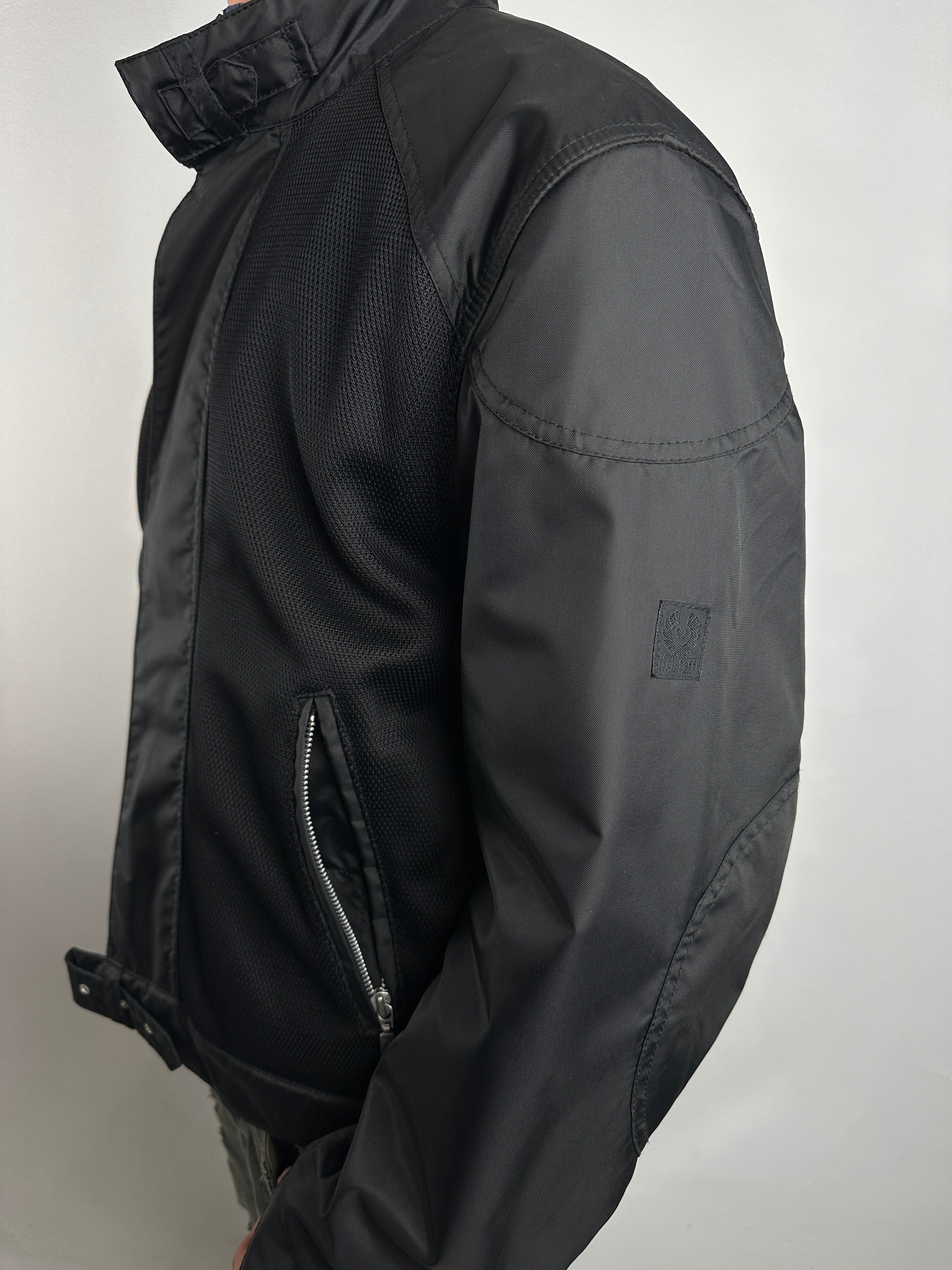 Tragebild von Vintage Black Belstaff Jacket M/L von der Seite