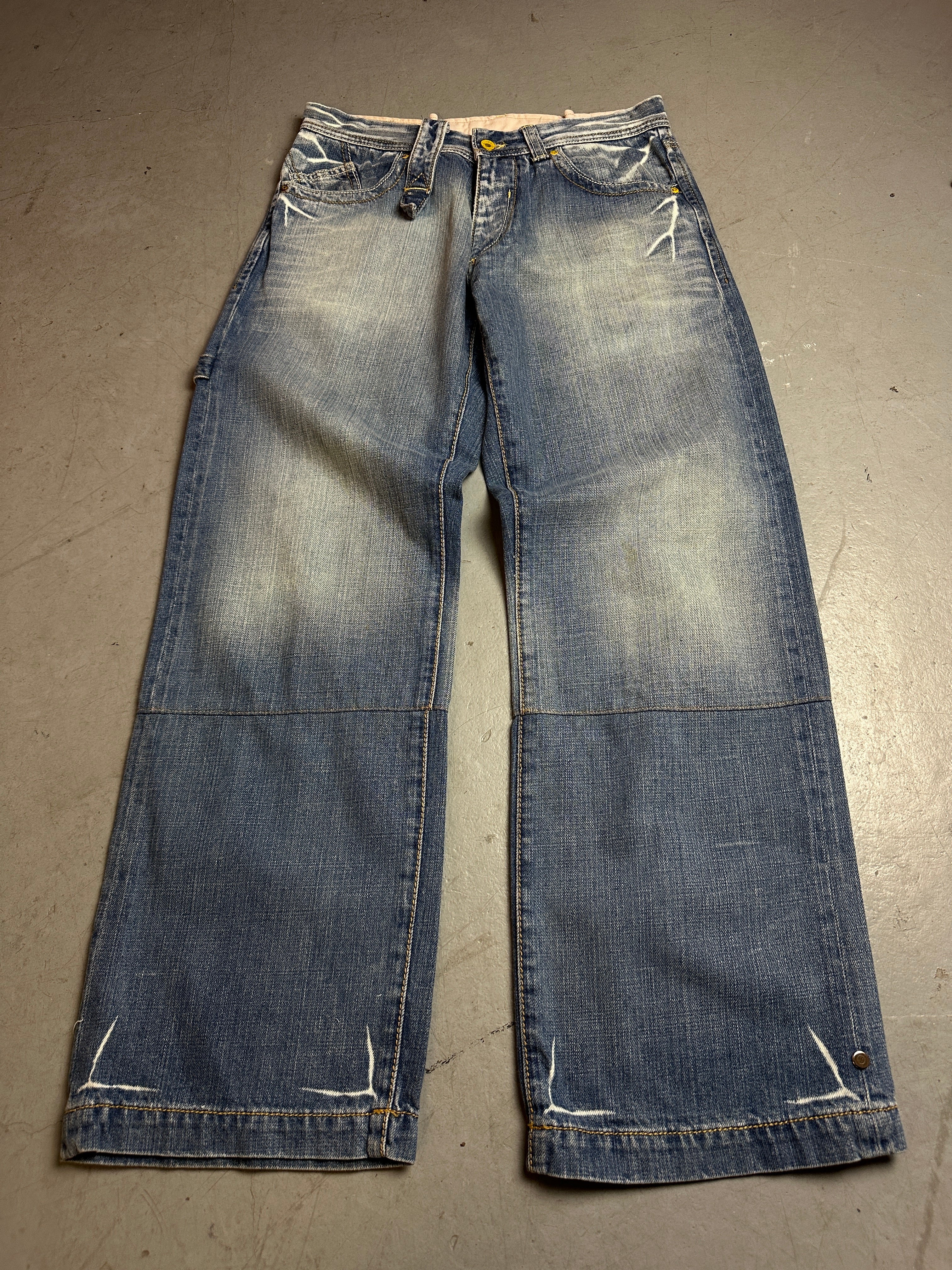 Produktbild von einer Vintage Washed Denim with Yellow Details von vorne