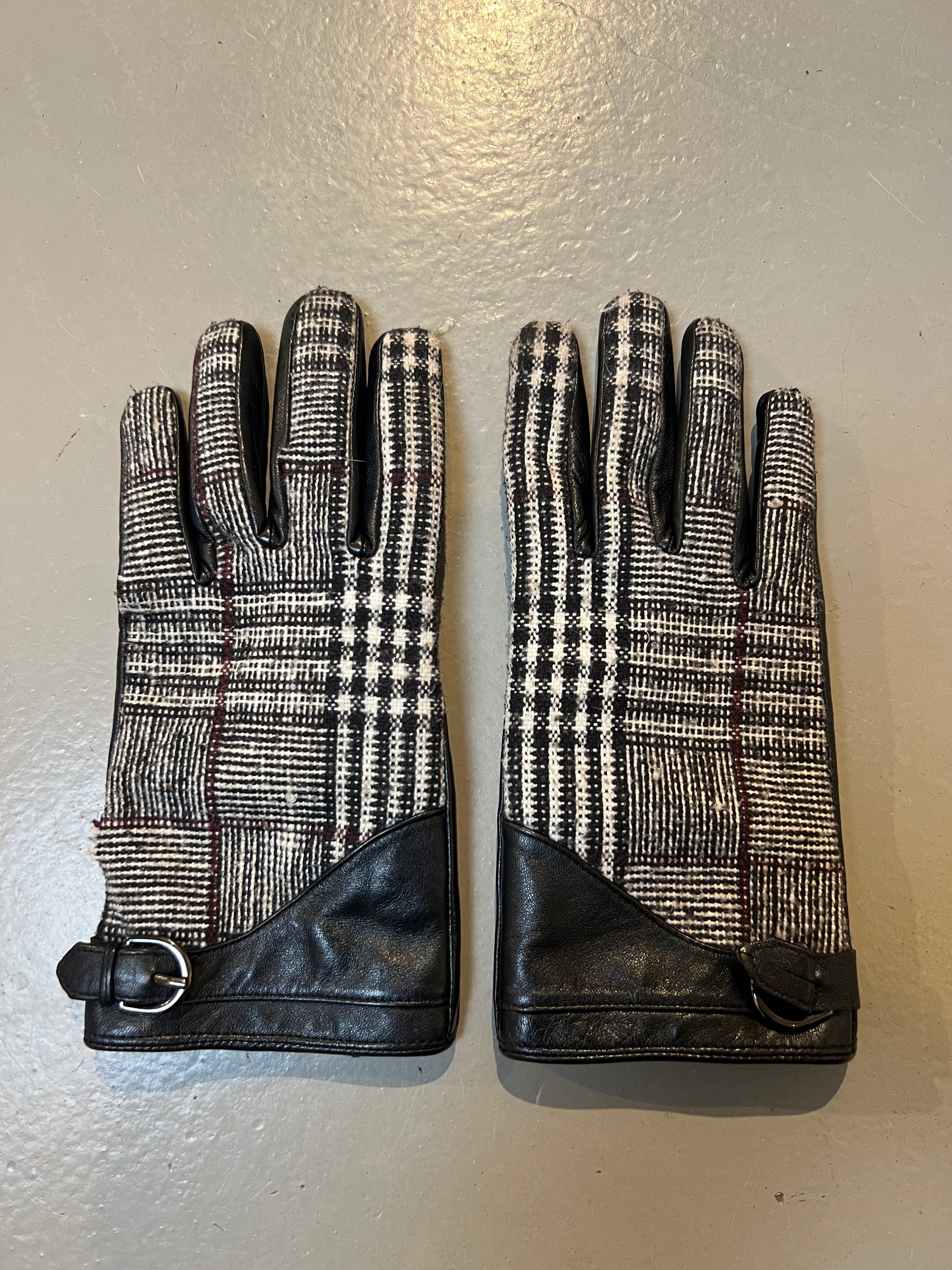 Vintage Gloves Black White Karo M