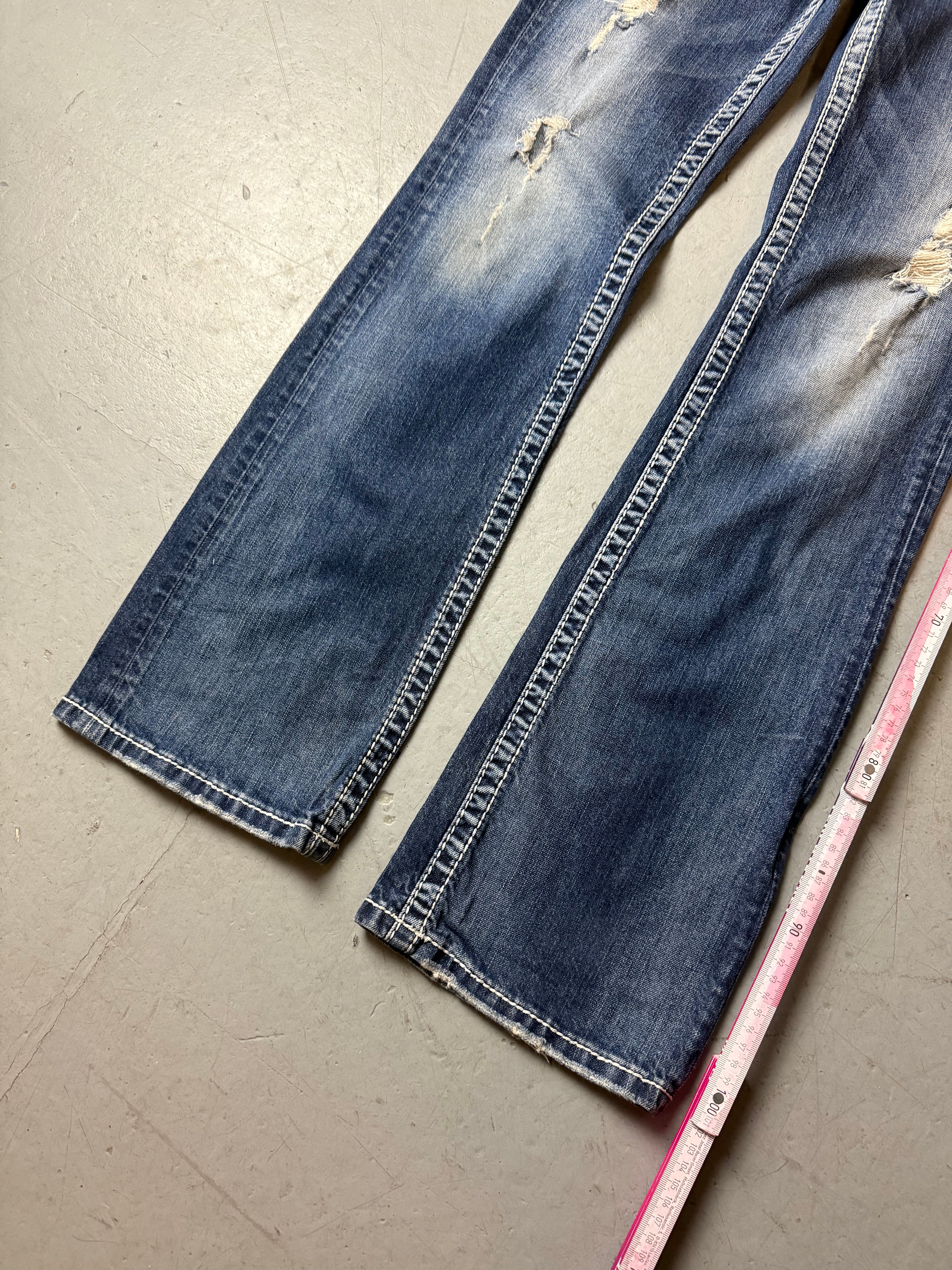 Vintage Silver Jeans Ripped Low Waist Bootcut Denim für Damen. Y2K 2000s Fashion