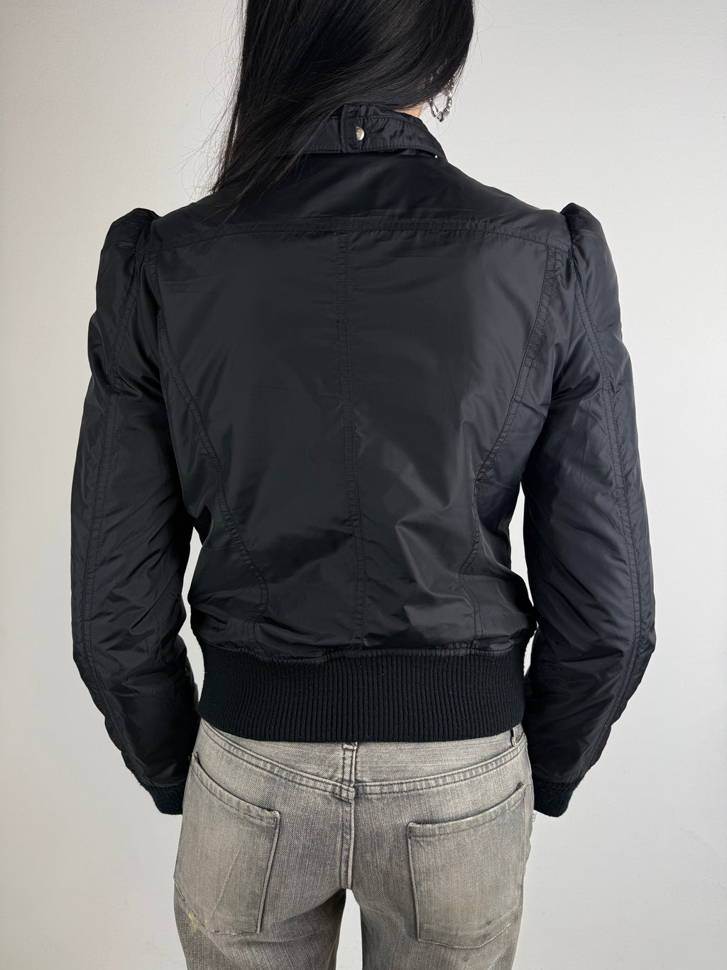 Tragebild von einer Vintage Diesel Black Jacket von hinten