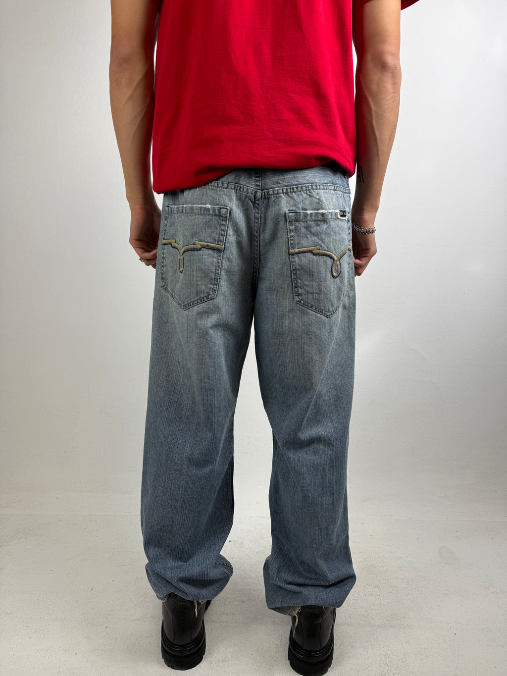 Tragebild von einer Vintage Ecko Unltd. Light Blue Baggy Denim von hinten