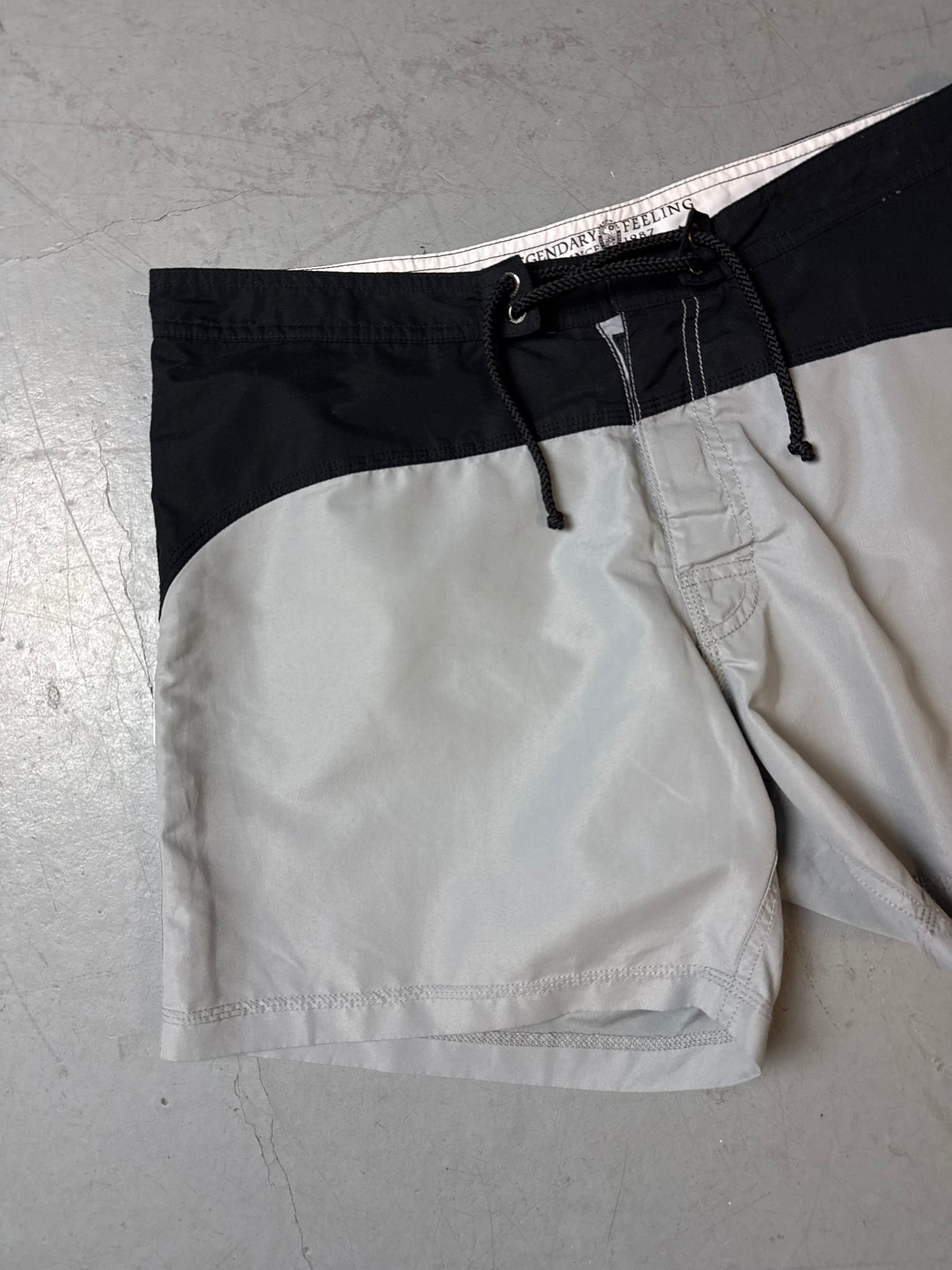 Detailbild von einer Vintage Scorpion Bay Grey Swim Shorts von vorne