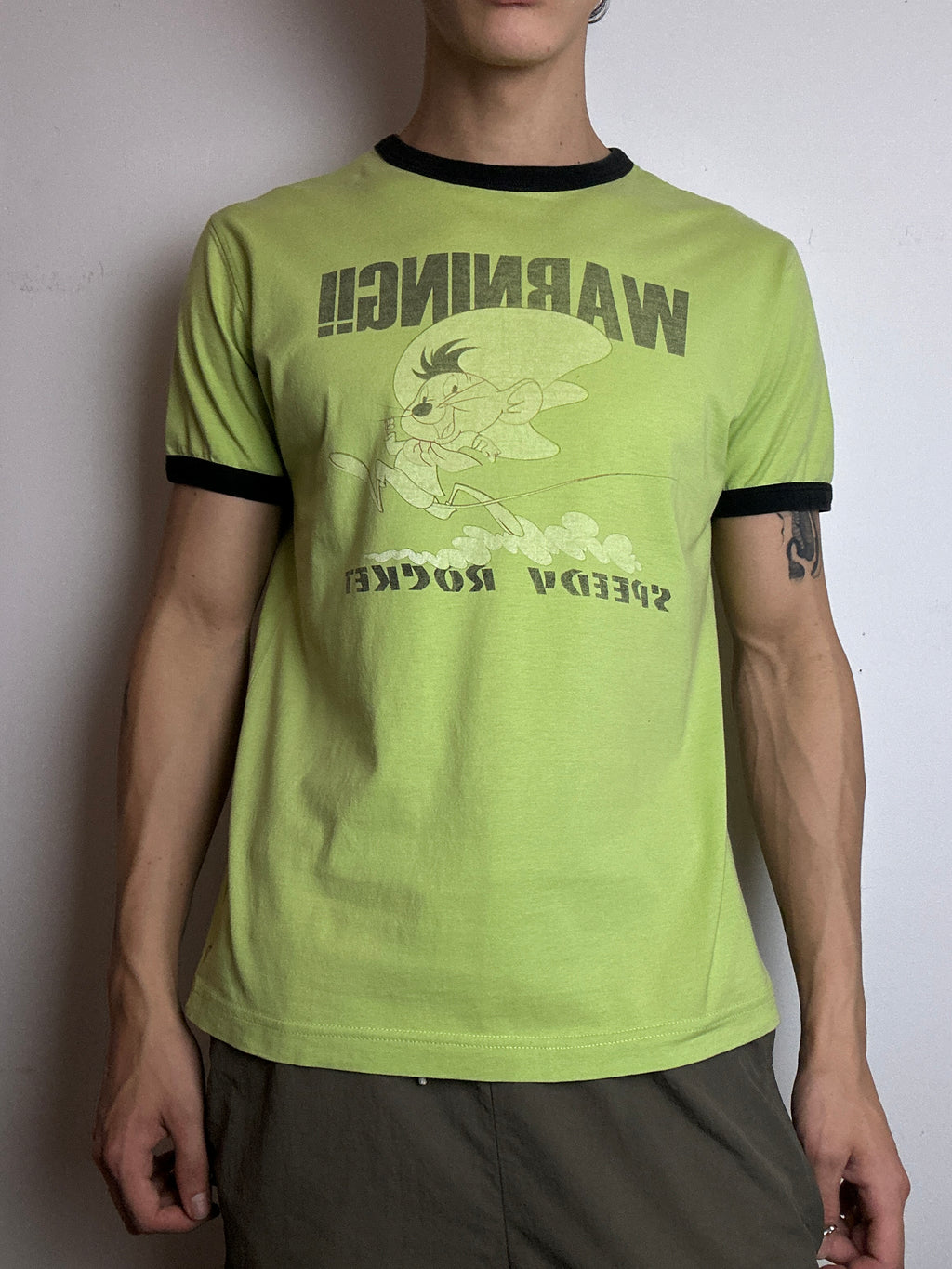 Ein grünes vintage looney tunes Tshirt Y2K 