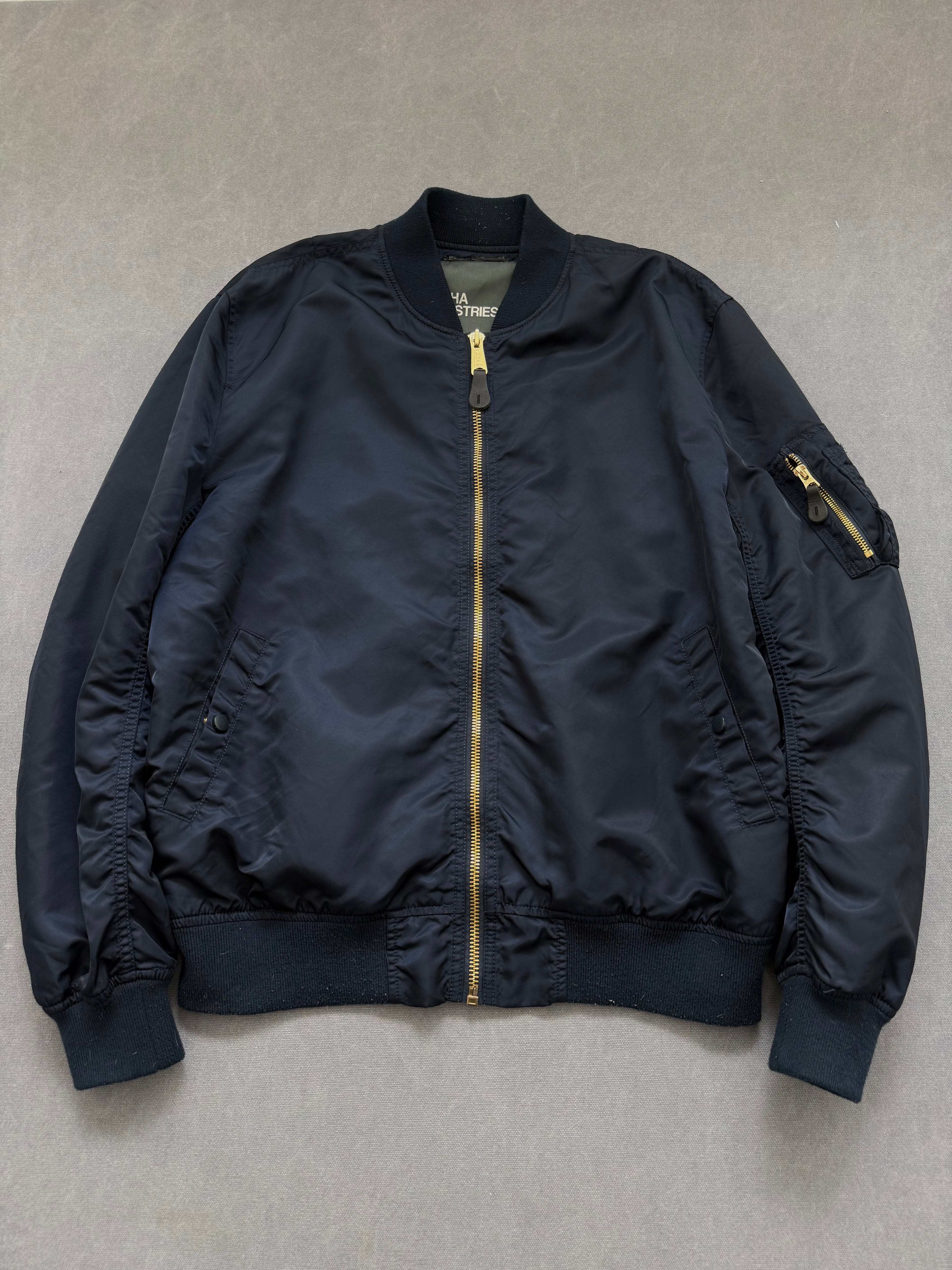 Vintage Alpha Industries Bomber Jacke für Herren. Y2K Second Hand 2000s Fashion