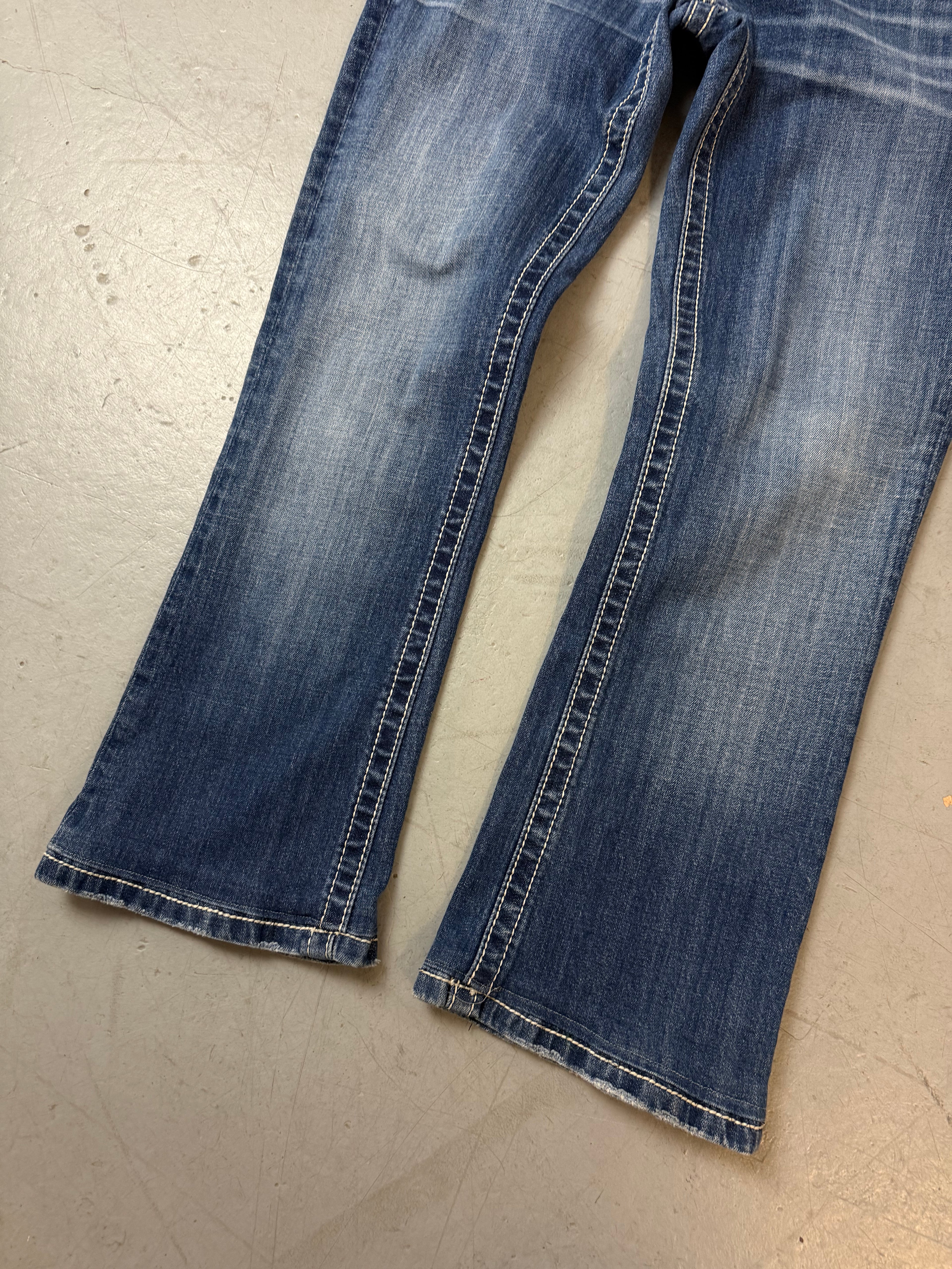 Vintage Miss Me Low Waist Capri Denim für Damen. Y2K Second Hand 2000s Fashion