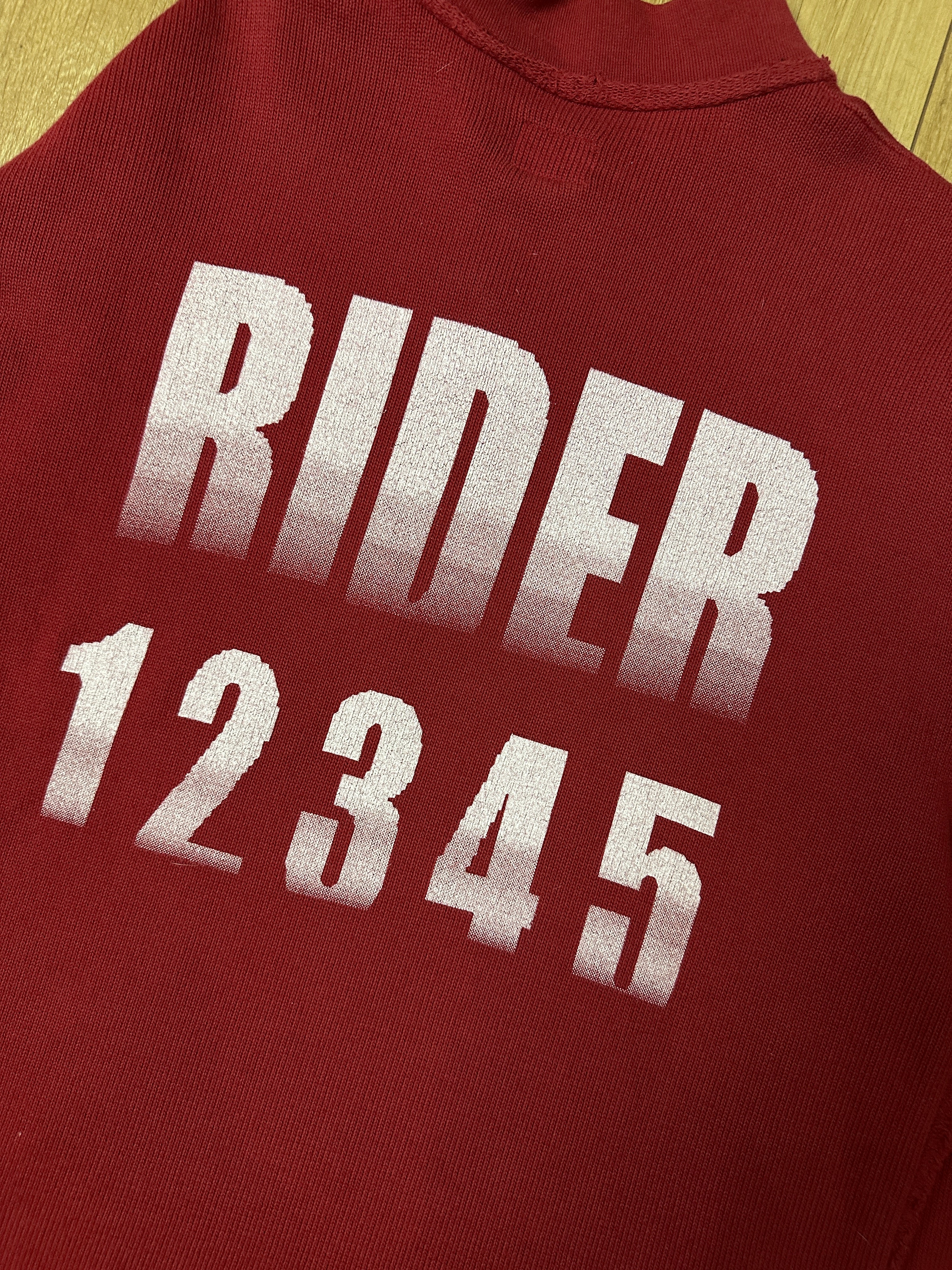 Detailbild Vintage Red Armani Quarter Zip Sweater von hinten 