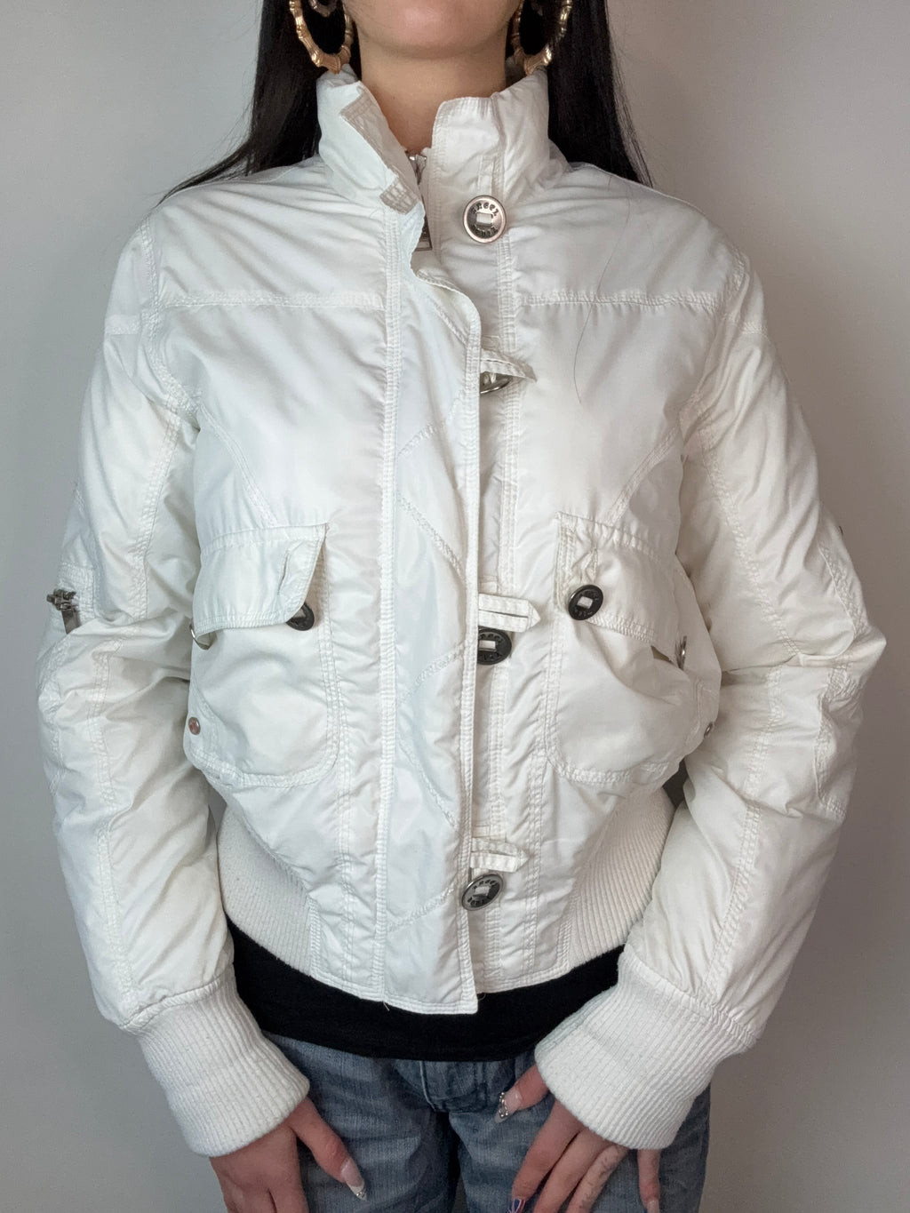 Vintage Angel Devil White Puffer für Damen. Y2K Second Hand 2000s Fashion
