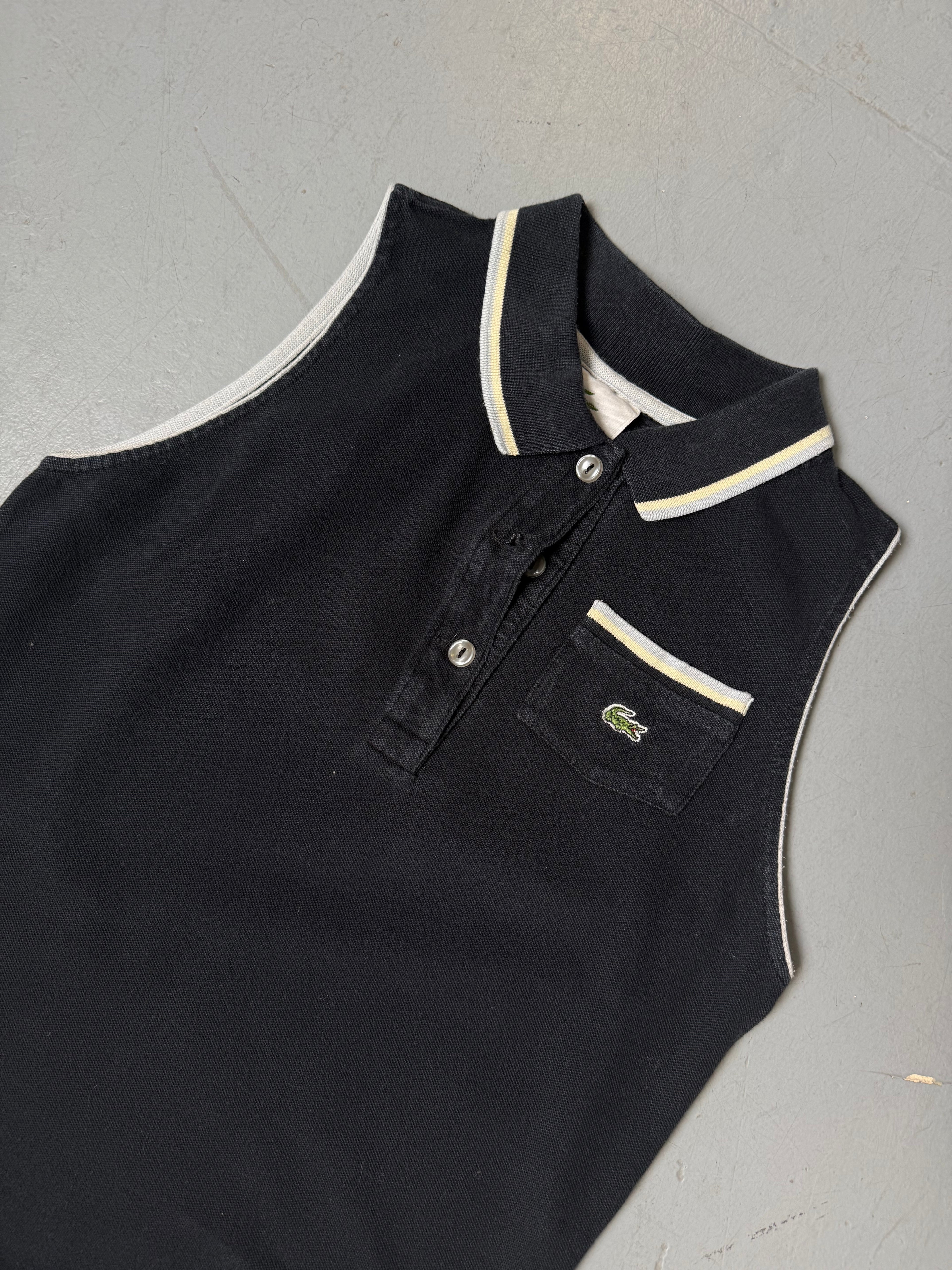 Vintage Lacoste Dark Blue Tank Top Polo für Damen. Y2K Secondhand 2000s Fashion. 