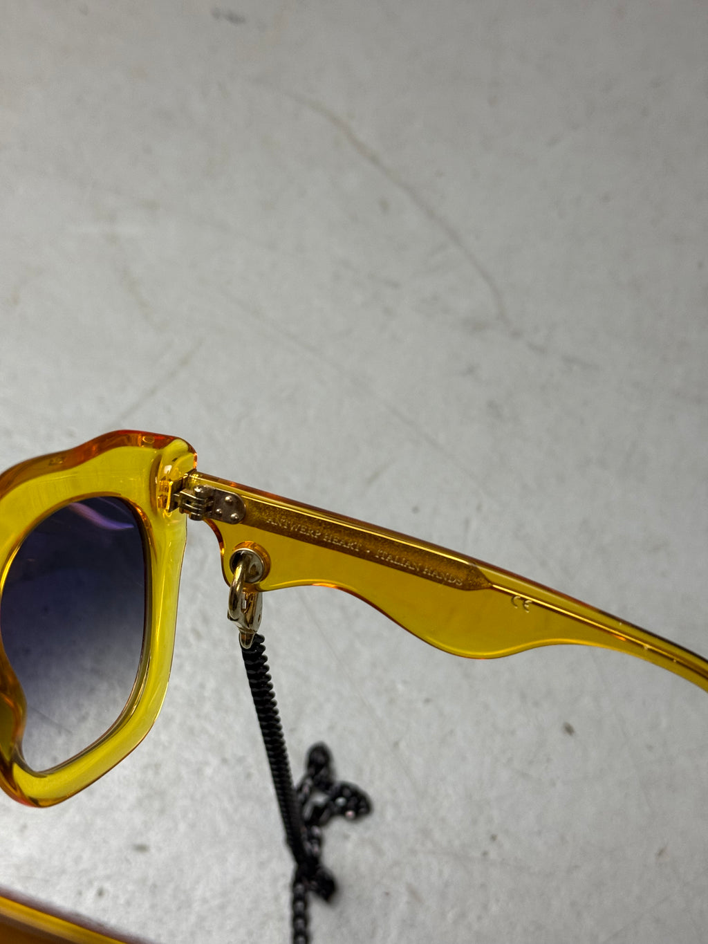 Laurence D‘Ari Yellow Sunglasses with Chain. Unisex. Y2K 2000s Fashion.