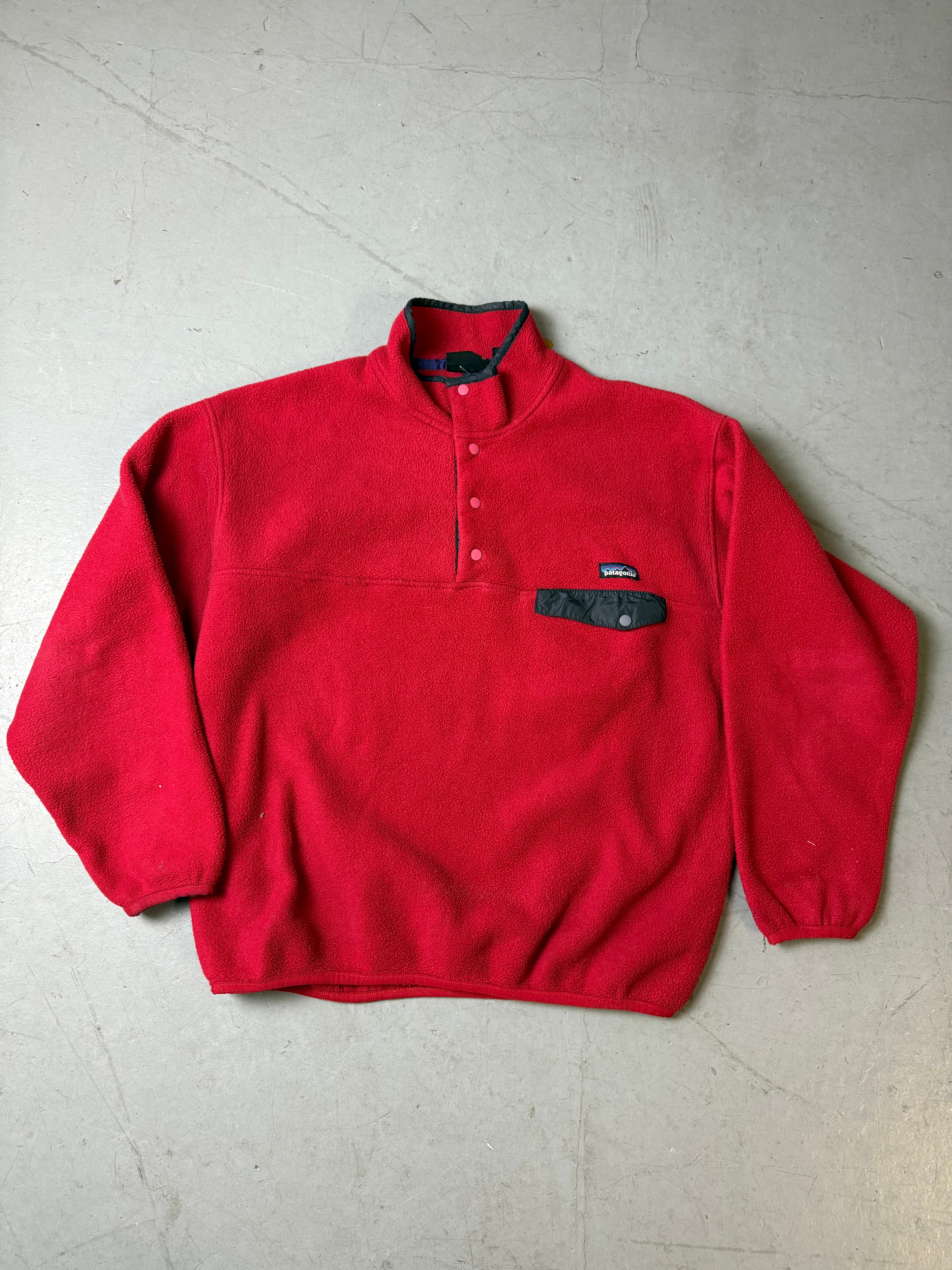 Produktbild von einem Vintage Patagonia Red Fleece Sweater von vorne